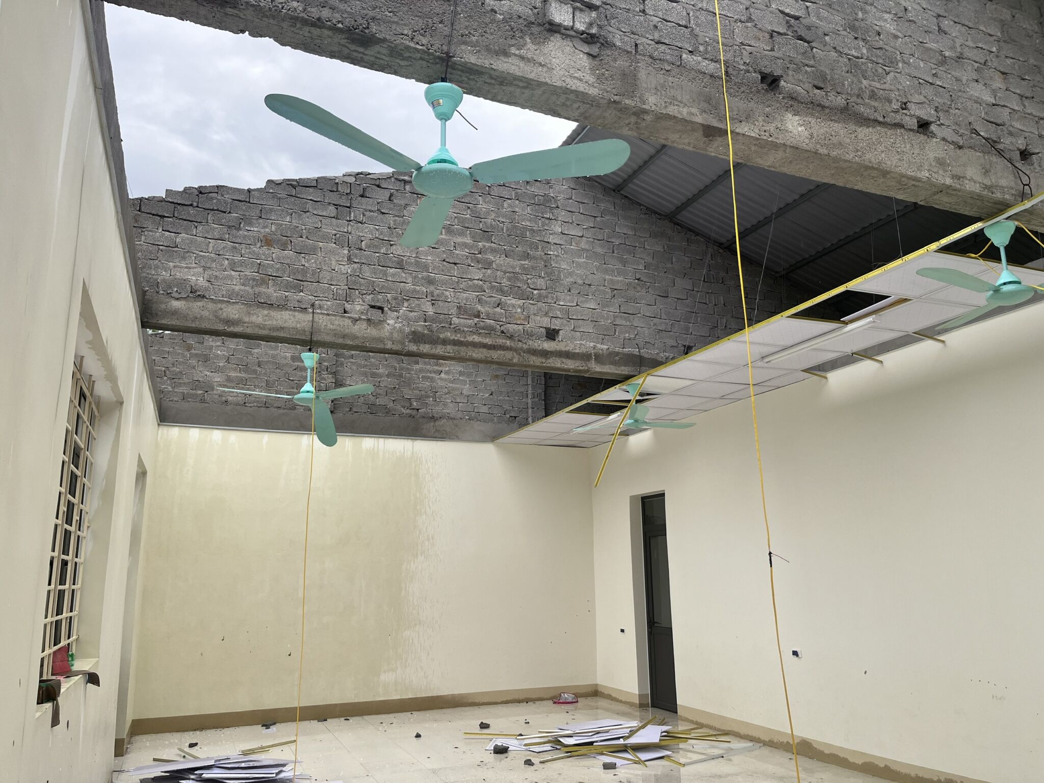 UNIQLO Việt Nam đóng góp 1 tỷ đồng và hơn 3.400 trang phục RE.UNIQLO, hỗ trợ khắc phục hậu quả bão lũ tại các trường học thuộc miền Bắc và miền Trung UNIQLO Việt Nam đóng góp 1 tỷ đồng và hơn 3.400 trang phục RE.UNIQLO, hỗ trợ khắc phục hậu quả bão lũ tại các trường học thuộc miền Bắc và miền Trung