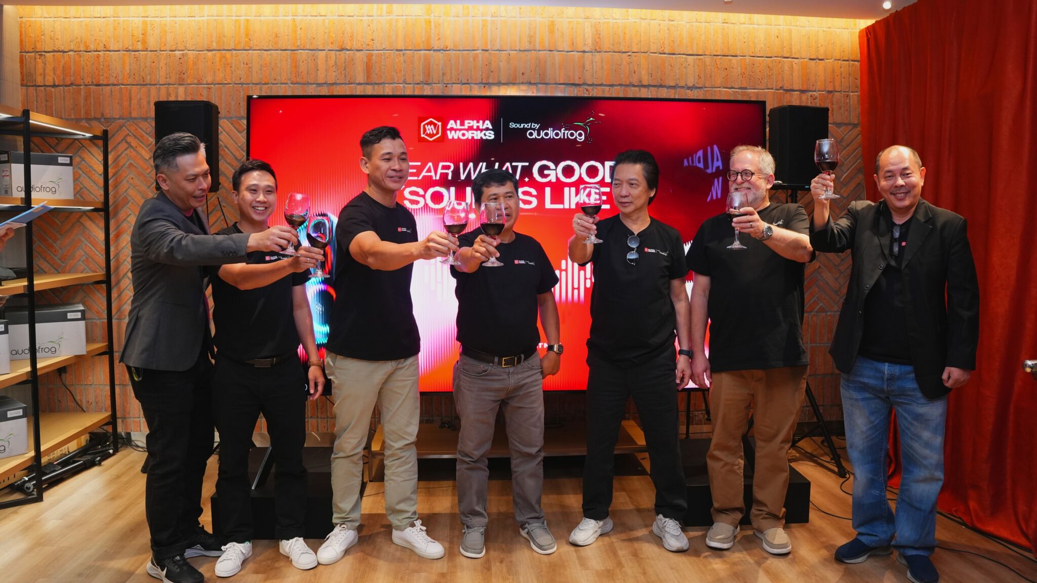 Alpha Works công bố hợp tác chiến lược với Audiofrog Alpha Works công bố hợp tác chiến lược với Audiofrog trong nghiên cứu và phát triển sản phẩm