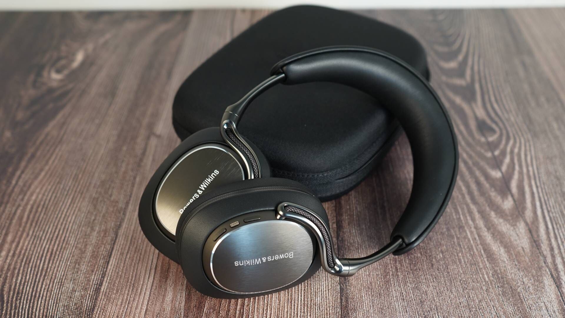 Bowers & Wilkins Px8 S2: tai nghe cao cấp từ Anh ra mắt tại Việt Nam Bowers & Wilkins Px8 S2 - tai nghe cao cấp từ Anh Quốc chính thức ra mắt tại Việt Nam