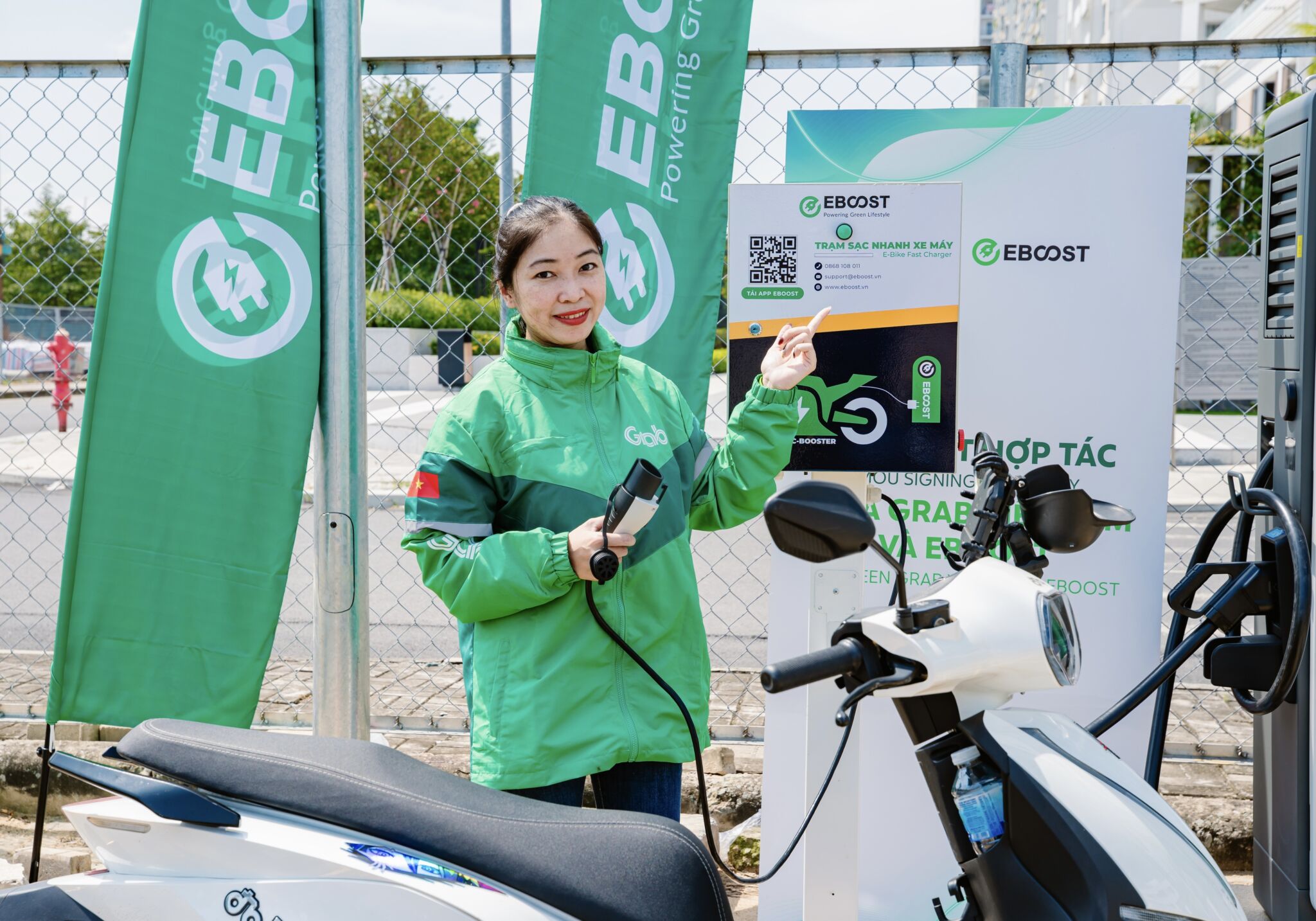 Grab Việt Nam hợp tác với EBOOST nhằm thúc đẩy sử dụng xe điện tại Việt Nam