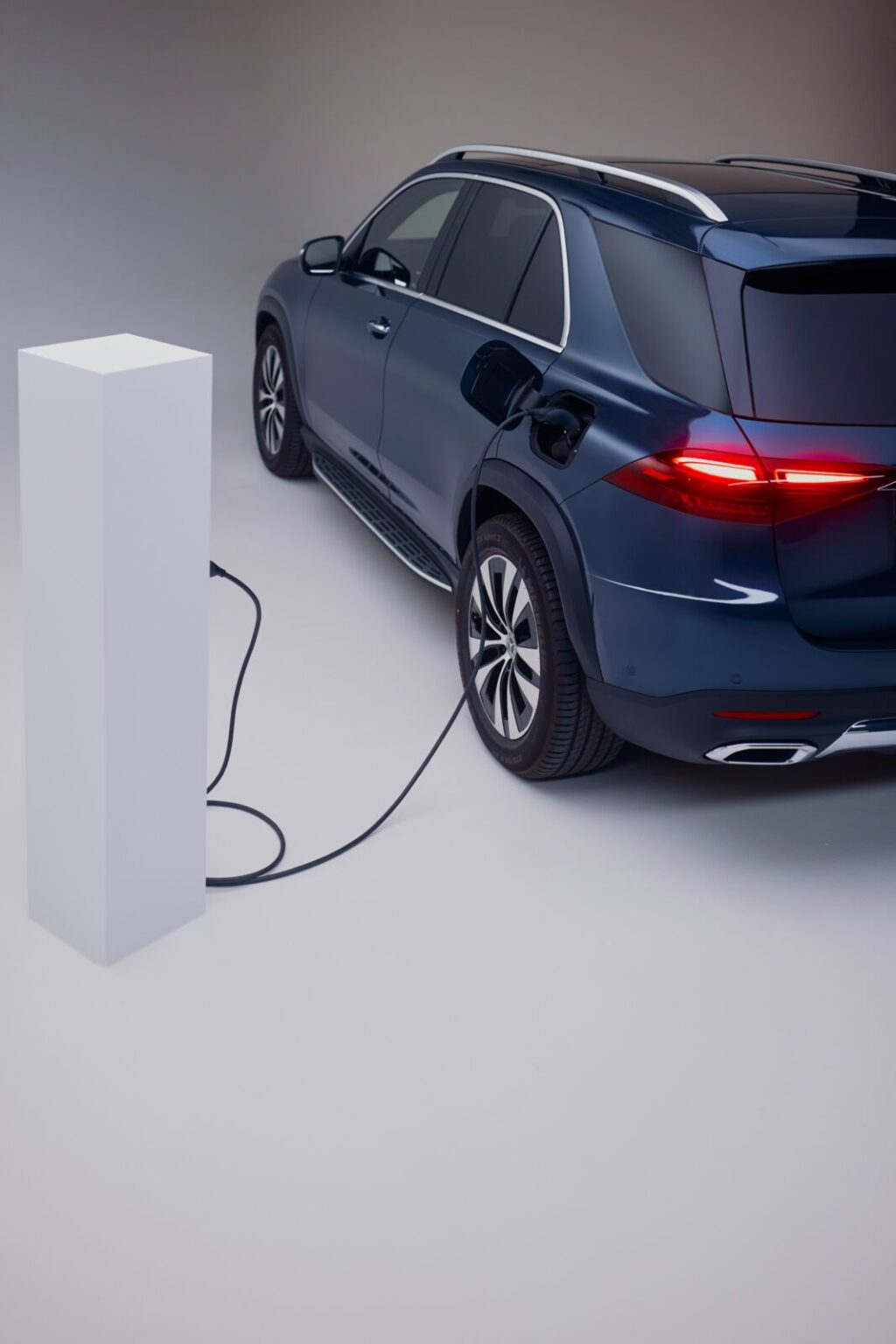 Mercedes-Benz Việt Nam ra mắt GLE 400 e 4MATIC – mẫu SUV Plug-in Hybrid đầu tiên tại Việt Nam