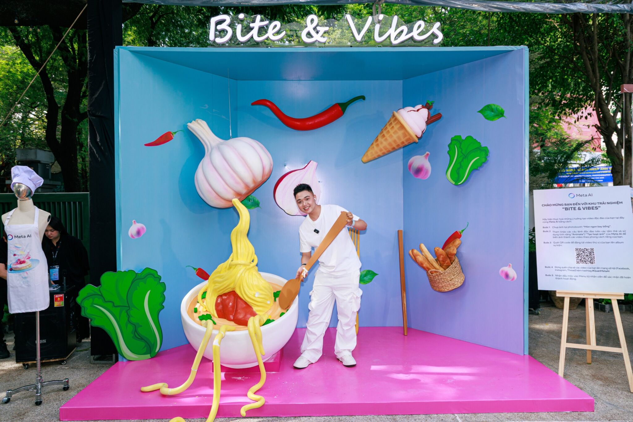 Giới trẻ tại TP. Hồ Chí Minh xếp hàng trải nghiệm Quán Meta AI - Nơi món ăn AI bước ra đời thực