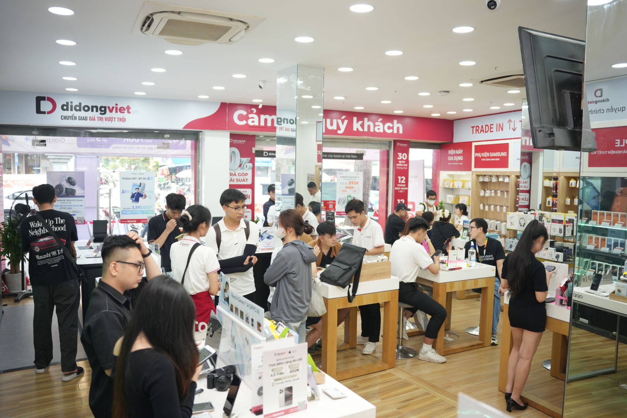 Sale công nghệ 11/11 tại Di Động Việt: Mua điện thoại tặng loa bluetooth, phụ kiện chỉ từ 11 nghìn đồng Sale công nghệ 11/11 tại Di Động Việt: Mua điện thoại tặng loa bluetooth, phụ kiện chỉ từ 11 nghìn đồng