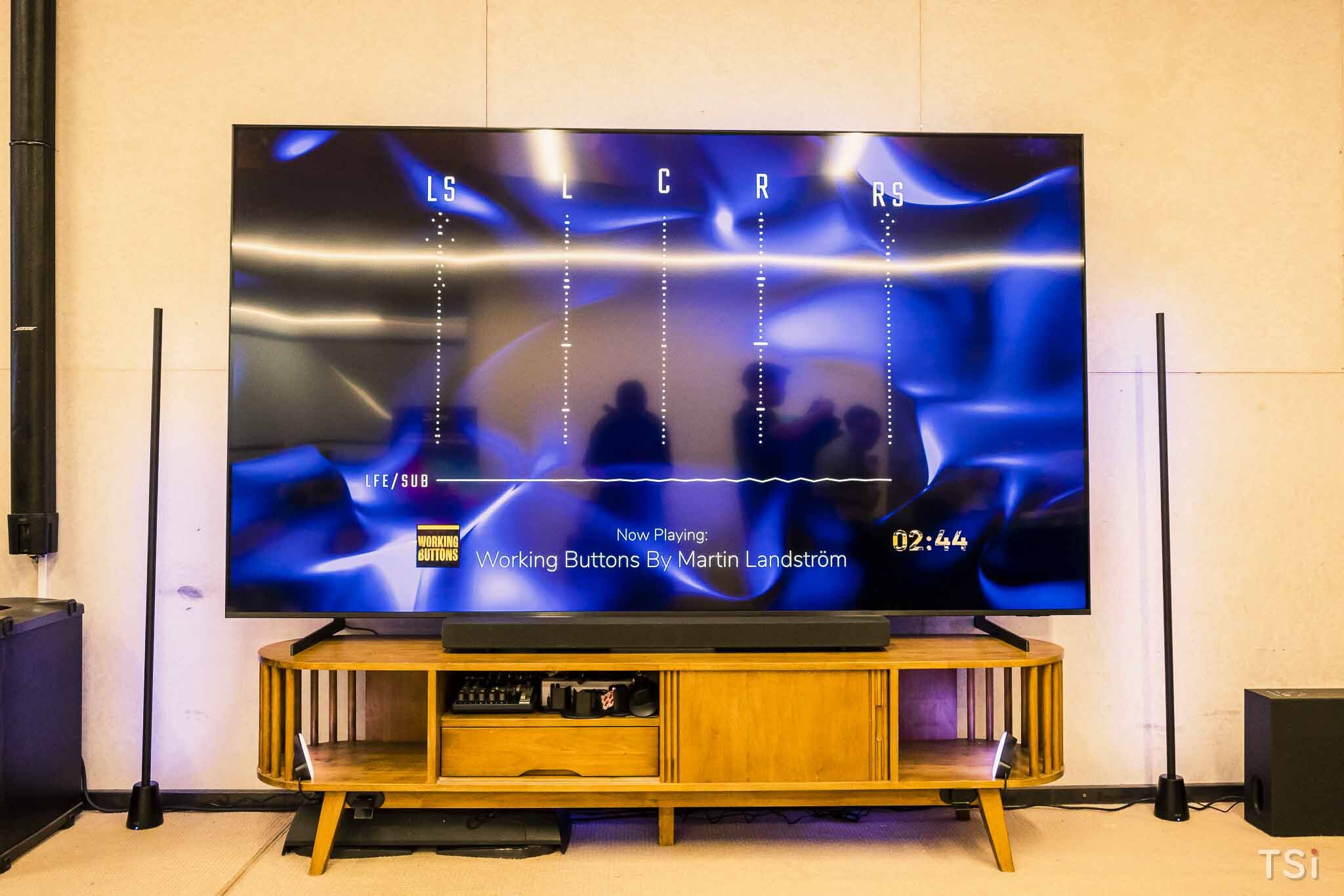 Signify ra mắt giải pháp ánh sáng cho giải trí và cá nhân Signify ra mắt giải pháp ánh sáng cho giải trí và cá nhân