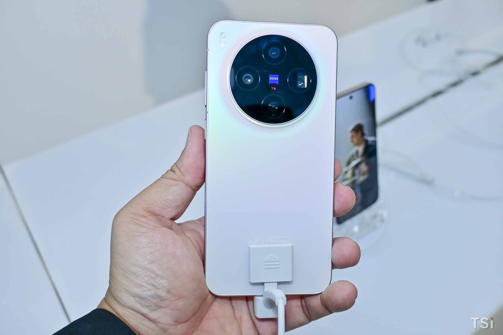 Bộ đôi vivo X300 Series ra mắt tại Việt Nam Bộ đôi vivo X300 Series ra mắt tại Việt Nam