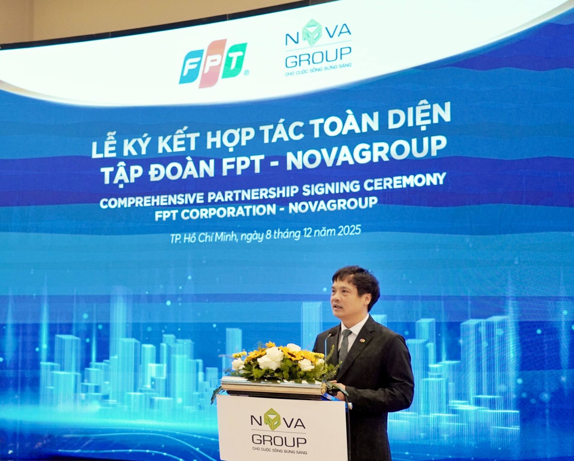 FPT ký kết hợp tác toàn diện với NovaGroup để đẩy nhanh chuyển đổi số FPT ký kết hợp tác toàn diện với NovaGroup để đẩy nhanh chuyển đổi số