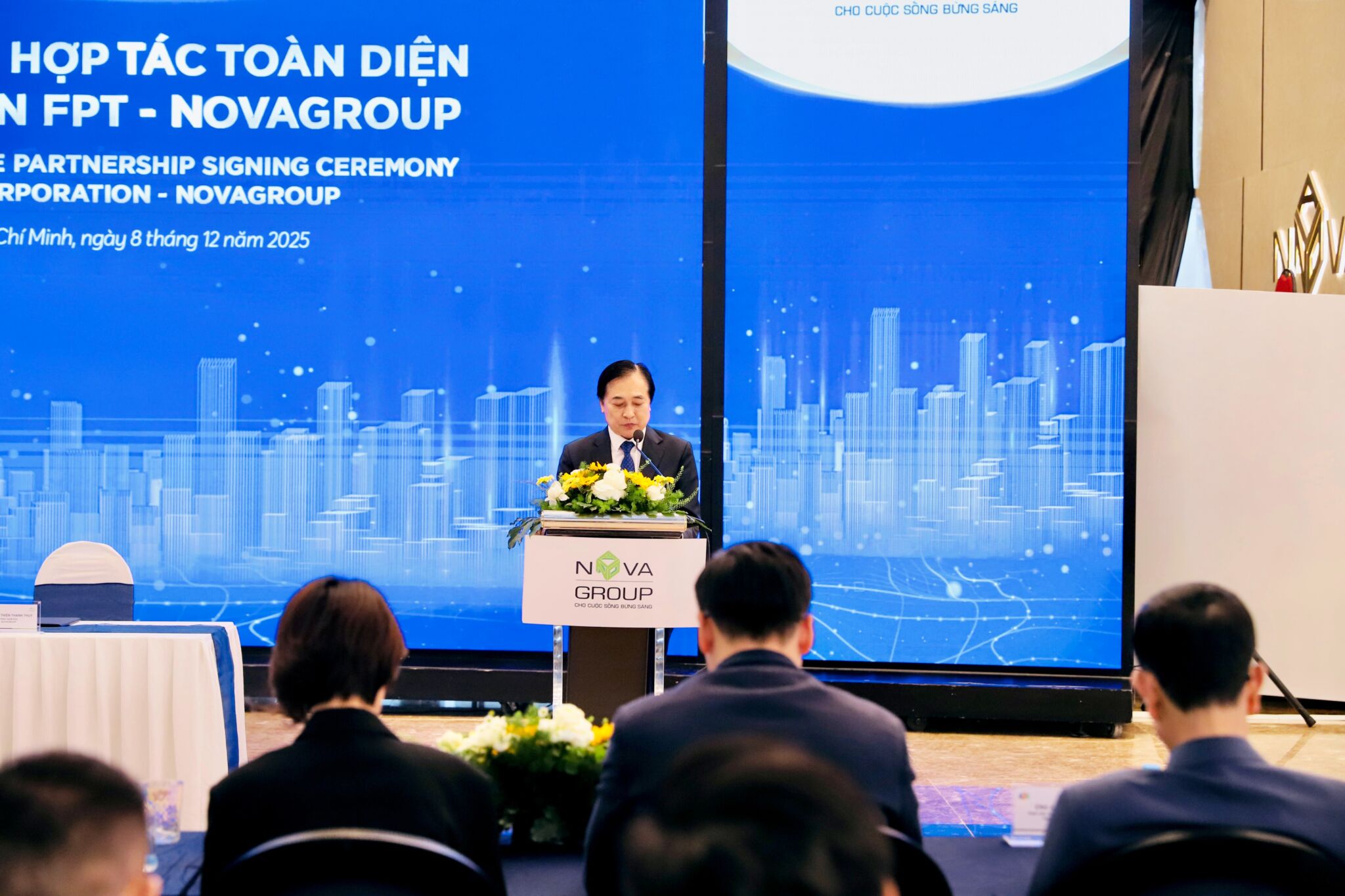 FPT ký kết hợp tác toàn diện với NovaGroup để đẩy nhanh chuyển đổi số FPT ký kết hợp tác toàn diện với NovaGroup để đẩy nhanh chuyển đổi số