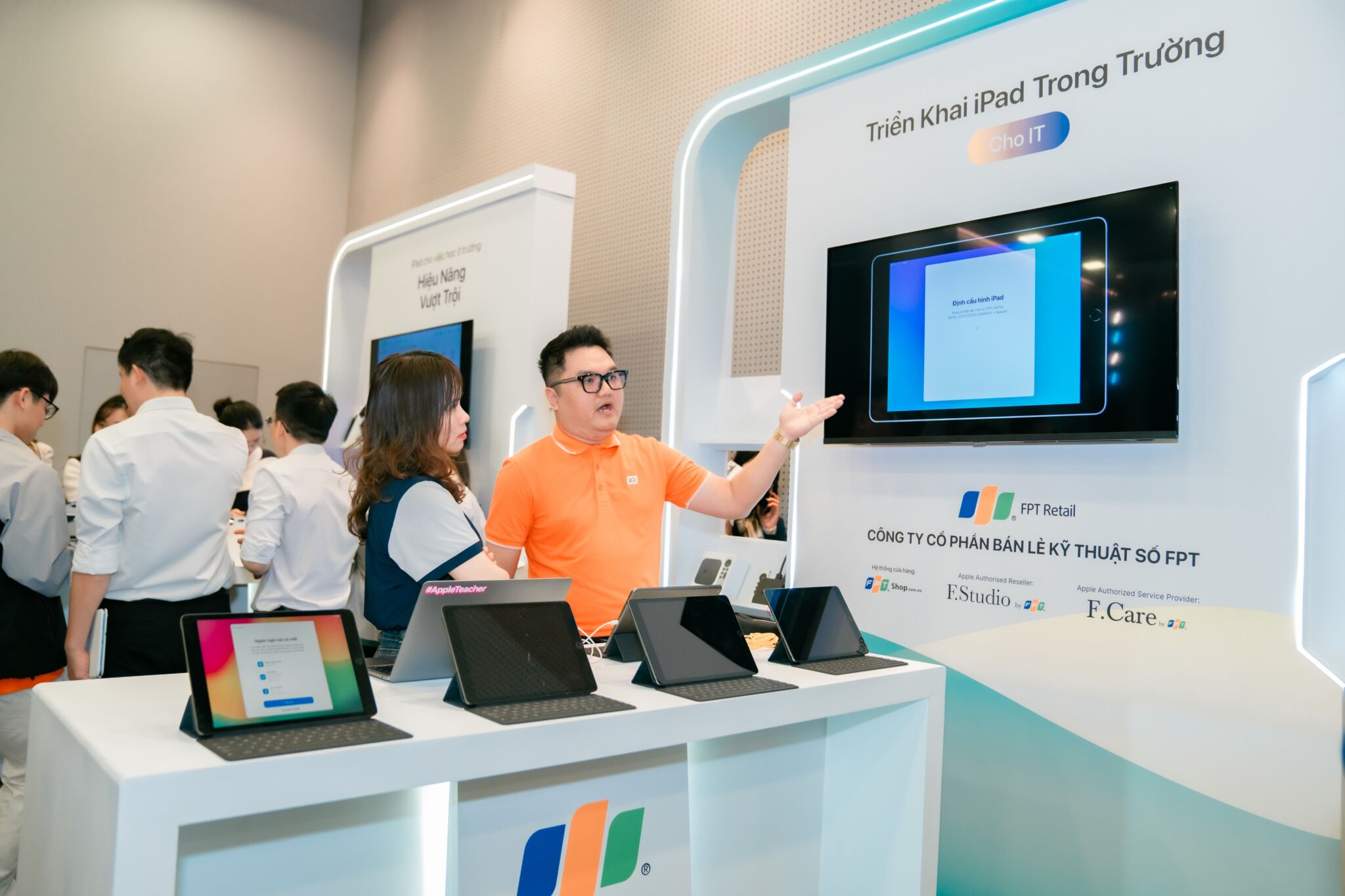 FPT Shop nâng tầm năng lực phục vụ doanh nghiệp và giáo dục với hệ sinh thái giải pháp Apple toàn diện FPT Shop nâng tầm năng lực phục vụ doanh nghiệp và giáo dục với hệ sinh thái giải pháp Apple toàn diện