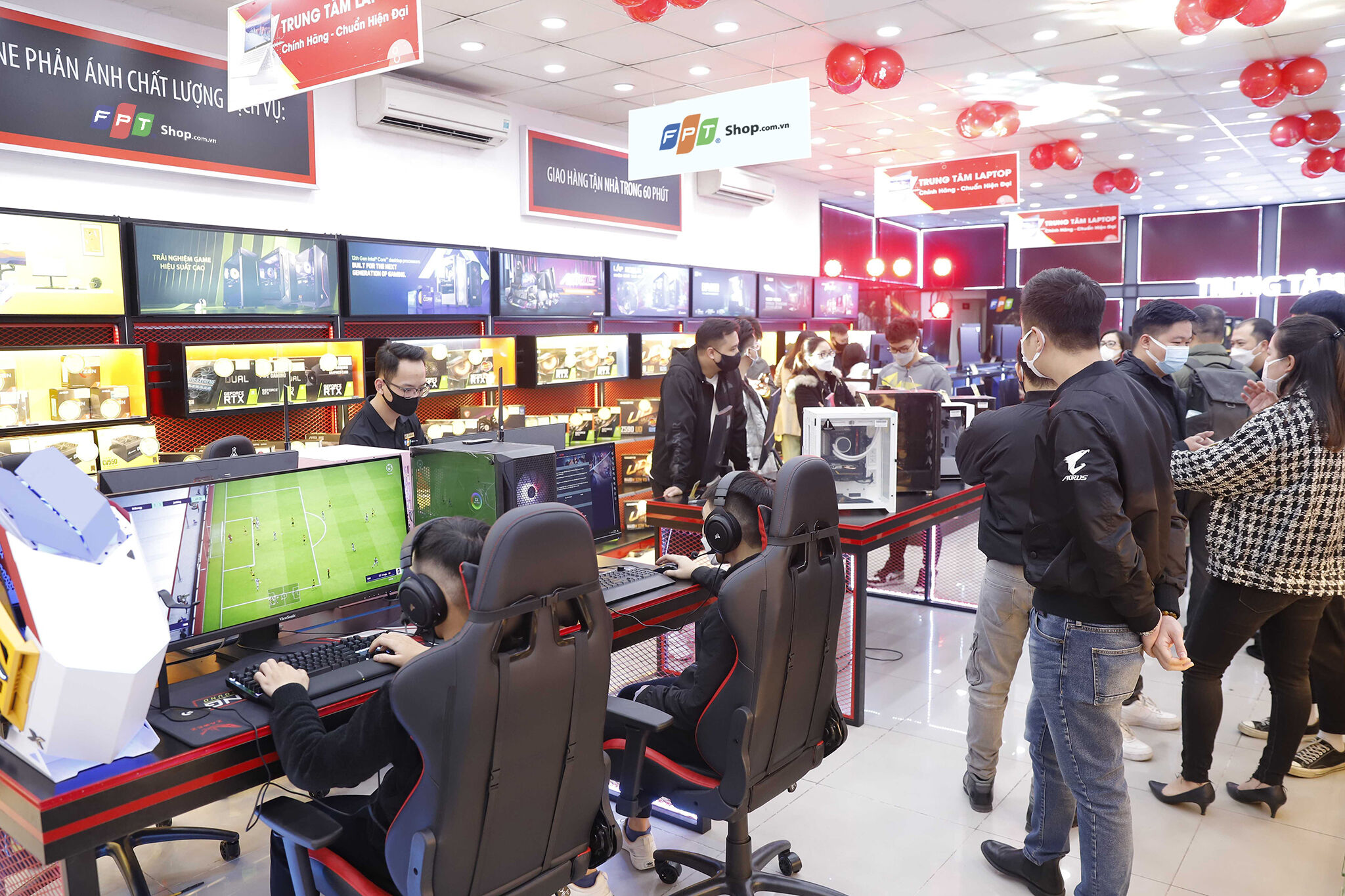 FPT Shop nâng cao chất lượng sản phẩm, chuẩn hóa hoạt động lắp ráp PC E-Power theo tiêu chuẩn ISO 9001:2015