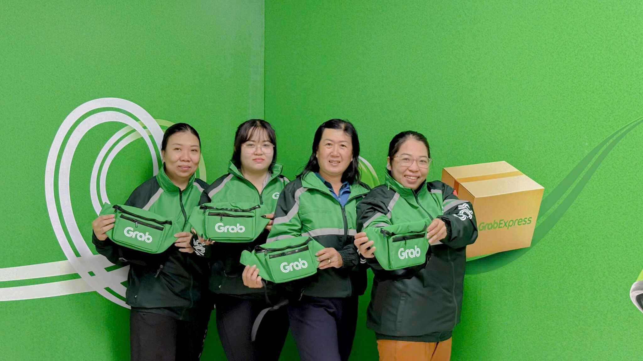 Grab tặng hơn 40.000 đồng phục mới cho đối tác tài xế