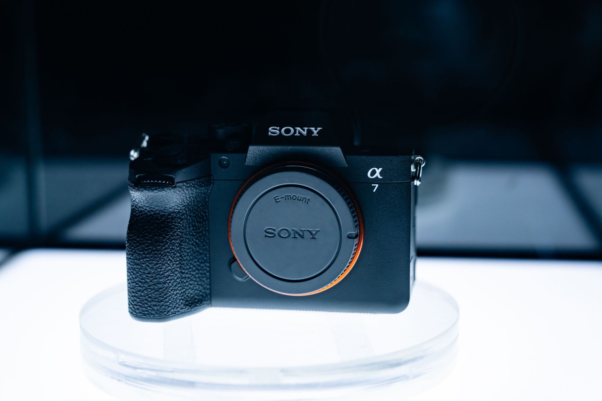 Sony ra mắt máy ảnh Alpha 7 V: Tái định nghĩa chuẩn Hybrid Full-frame - Bứt phá sức mạnh AI và tốc độ cho thế hệ sáng tạo mới