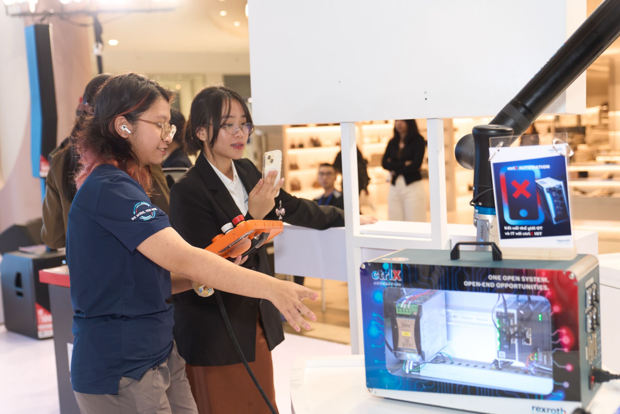 Tăng tốc chuyển đổi "Nhà máy thông minh" tại Việt Nam bằng các giải pháp đột phá Tăng tốc chuyển đổi "Nhà máy thông minh" tại Việt Nam bằng các giải pháp đột phá