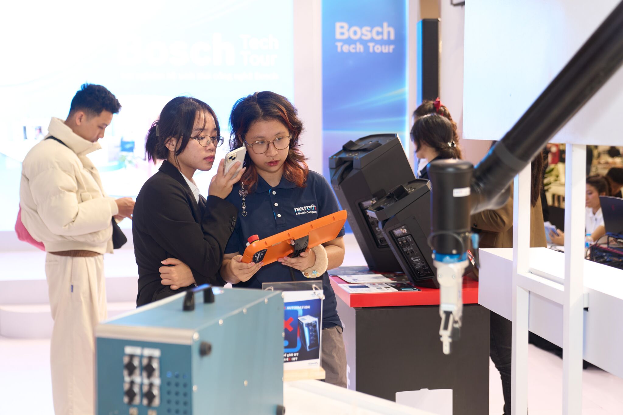 Tăng tốc chuyển đổi "Nhà máy thông minh" tại Việt Nam bằng các giải pháp đột phá Tăng tốc chuyển đổi "Nhà máy thông minh" tại Việt Nam bằng các giải pháp đột phá