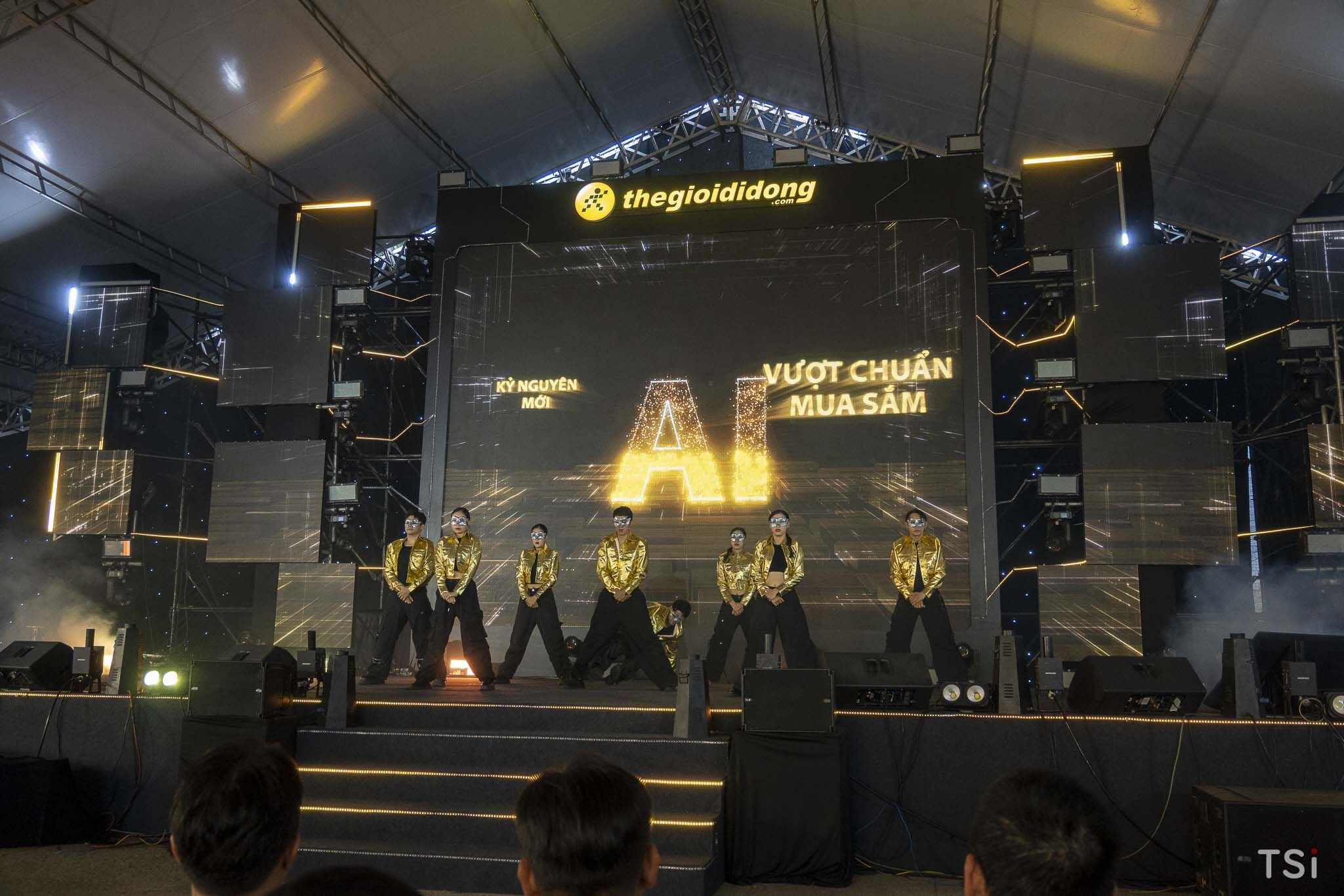 Thế Giới Di Động tổ chức sự kiện trải nghiệm sản phẩm công nghệ AI Thế Giới Di Động tổ chức sự kiện trải nghiệm sản phẩm công nghệ AI