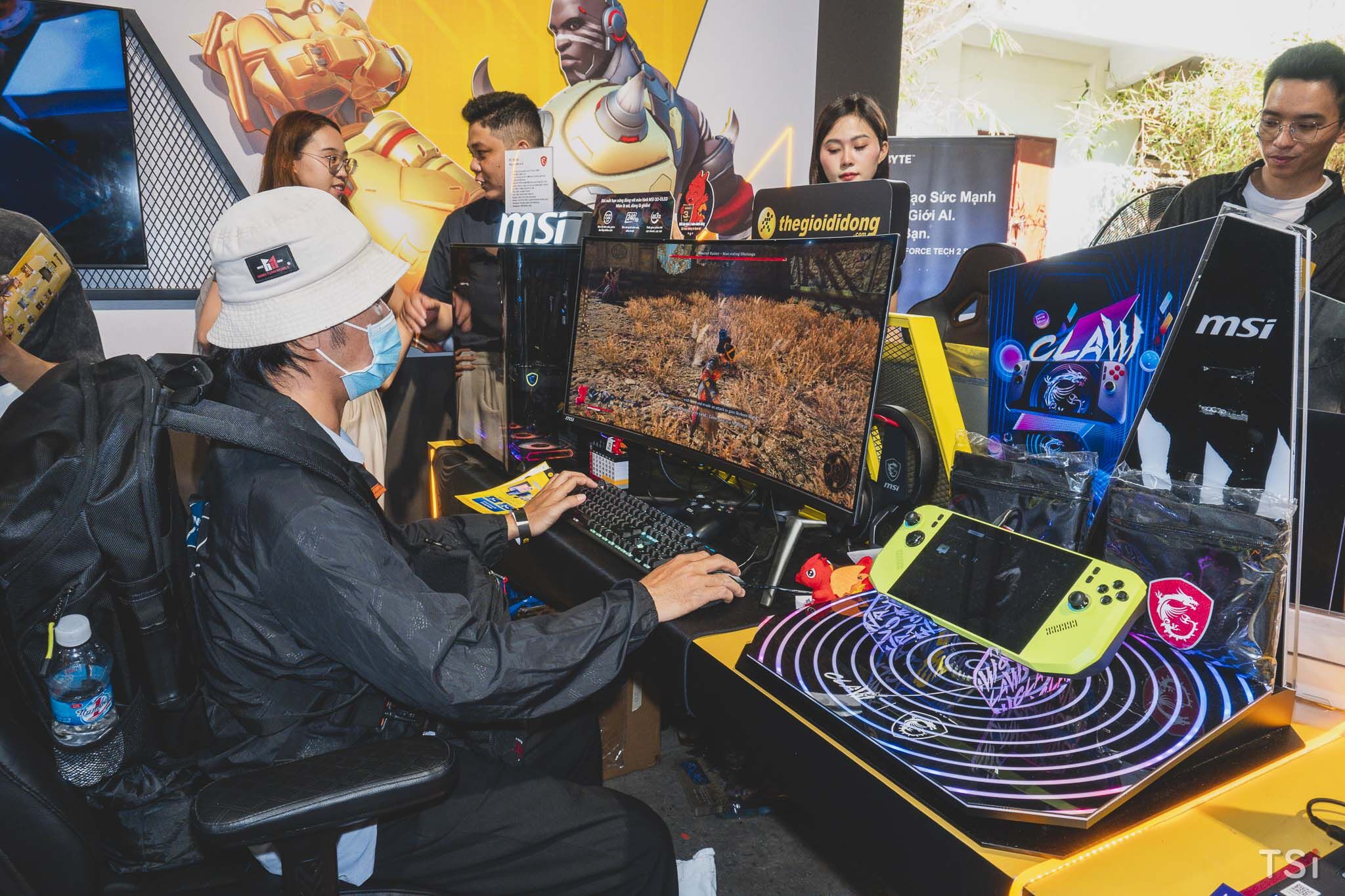 Thế Giới Di Động tổ chức sự kiện trải nghiệm sản phẩm công nghệ AI Thế Giới Di Động tổ chức sự kiện trải nghiệm sản phẩm công nghệ AI