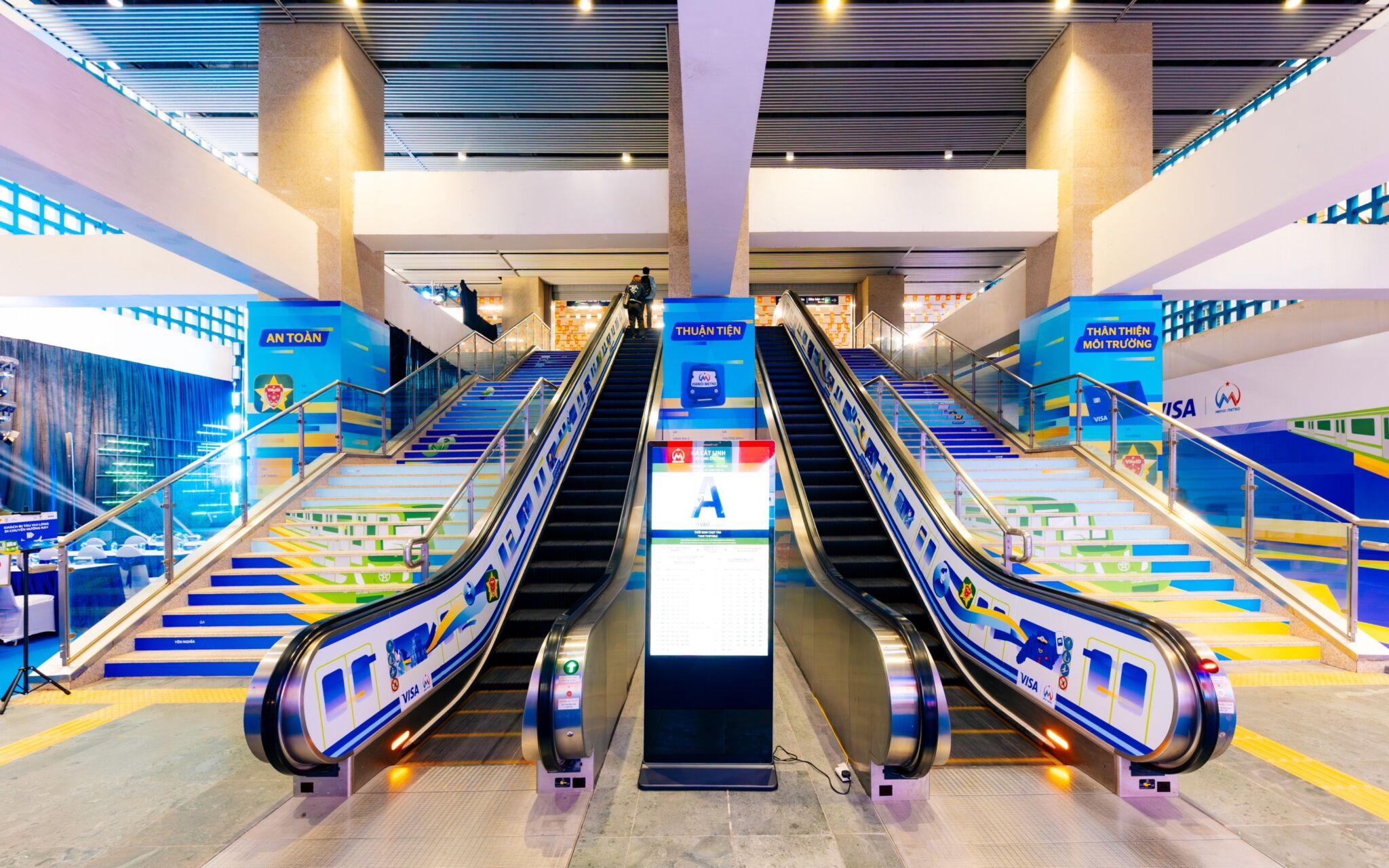 Visa ra mắt giải pháp thanh toán “chạm để di chuyển” đầu tiên tại Hà Nội trên tuyến Metro 2A (Cát Linh – Hà Đông), thúc đẩy giao thông đô thị không dùng tiền mặt và phát triển bền vững