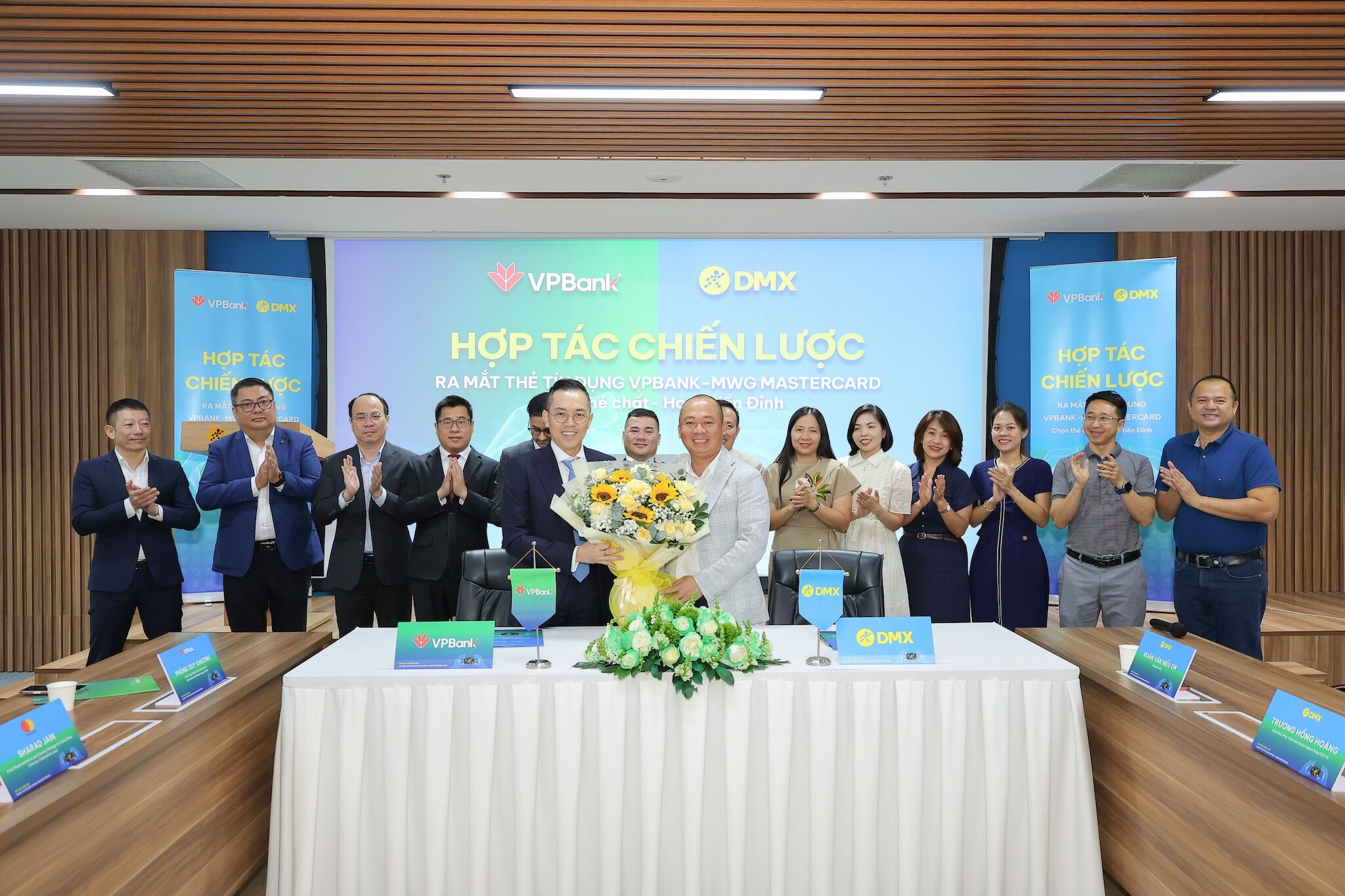 VPBank và DMX ra mắt thẻ tín dụng đầu tiên trong lĩnh vực bán lẻ điện tử tiêu dùng VPBank MWG Mastercard