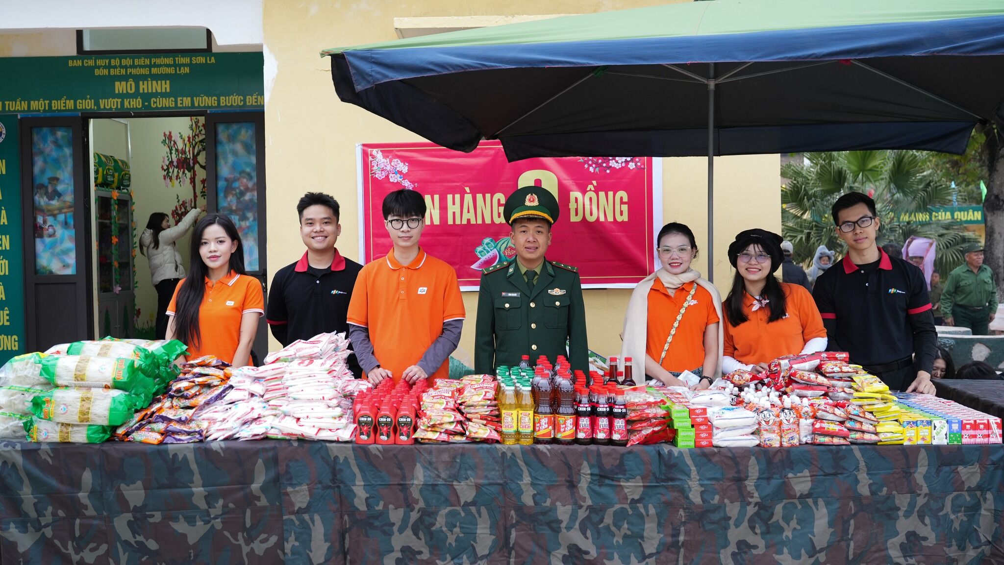 Bật Tết vùng biên: FPT Shop mang công nghệ đến gần hơn với học sinh vùng biên Sơn La