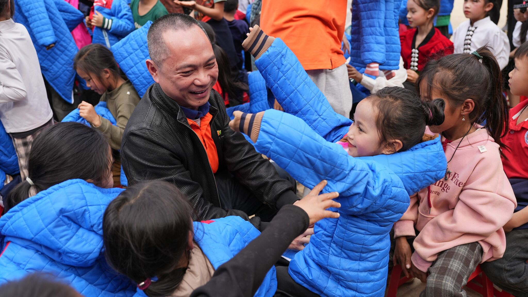 Bật Tết vùng biên: FPT Shop mang công nghệ đến gần hơn với học sinh vùng biên Sơn La