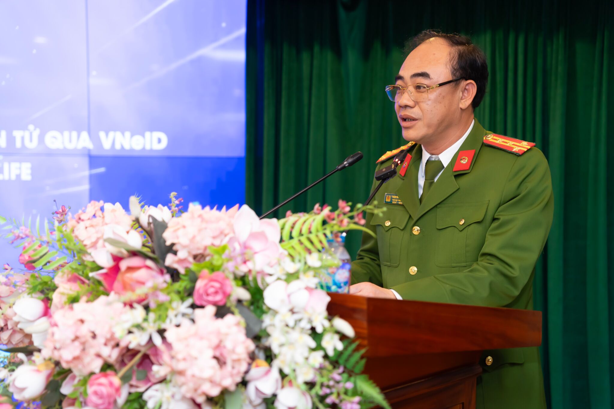 FPT Telecom tiên phong tích hợp VNeID trên hệ sinh thái số: Nâng cao trải nghiệm số thuận tiện và an toàn FPT Telecom tiên phong tích hợp VNeID trên hệ sinh thái số: Nâng cao trải nghiệm số thuận tiện và an toàn