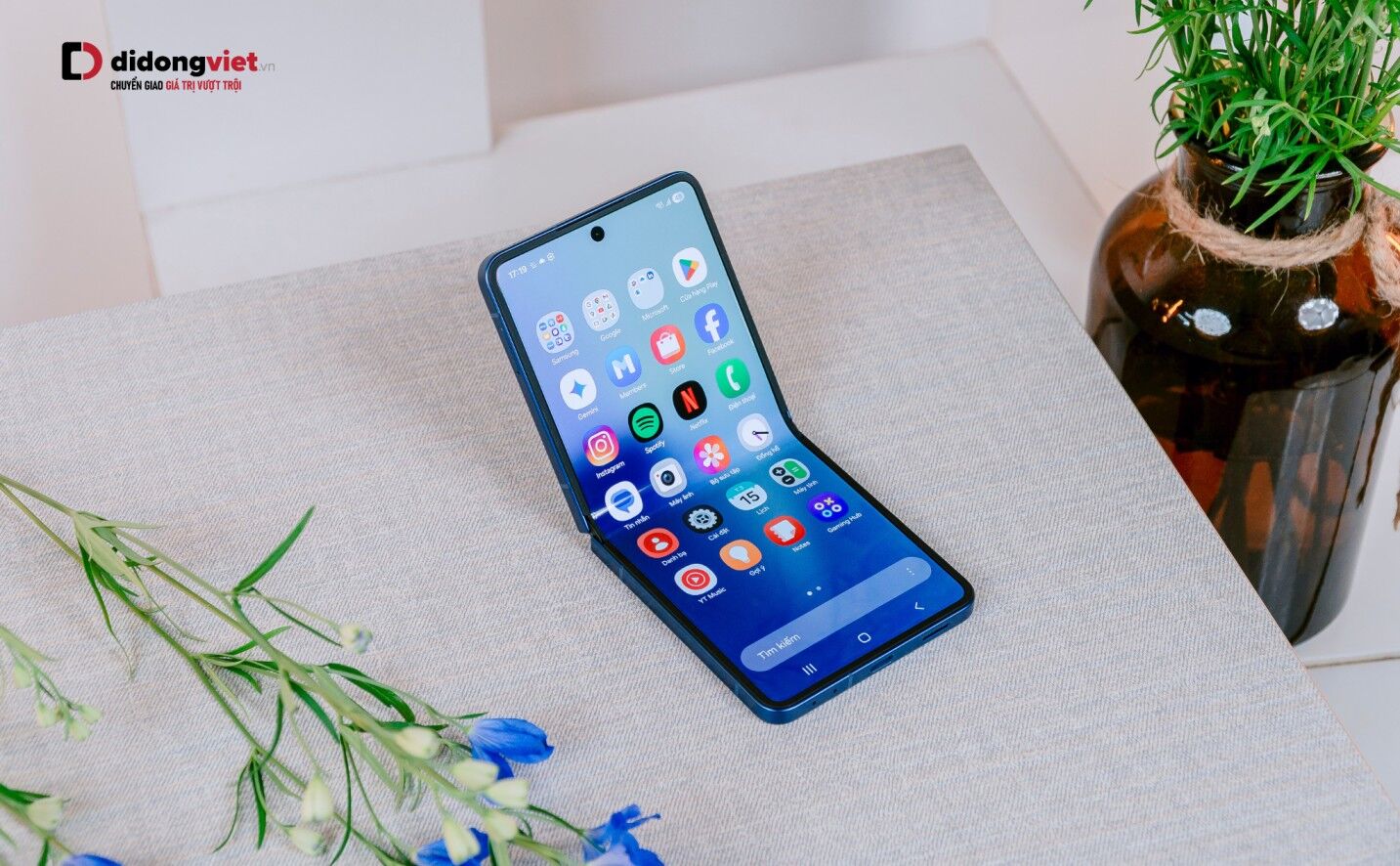 Sắm iPhone 17 Pro, Z Fold7 du xuân với giá sốc cùng Di Động Việt