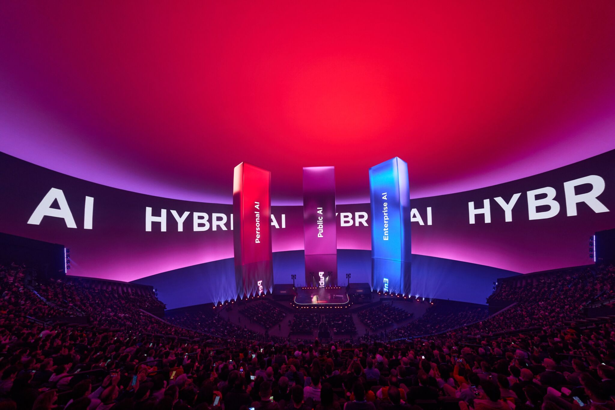 Lenovo tăng tốc ứng dụng AI doanh nghiệp với Agentic AI và Lenovo xIQ, triển khai Hybrid AI ở quy mô lớn Lenovo tăng tốc ứng dụng AI doanh nghiệp với Agentic AI và Lenovo xIQ, triển khai Hybrid AI ở quy mô lớn