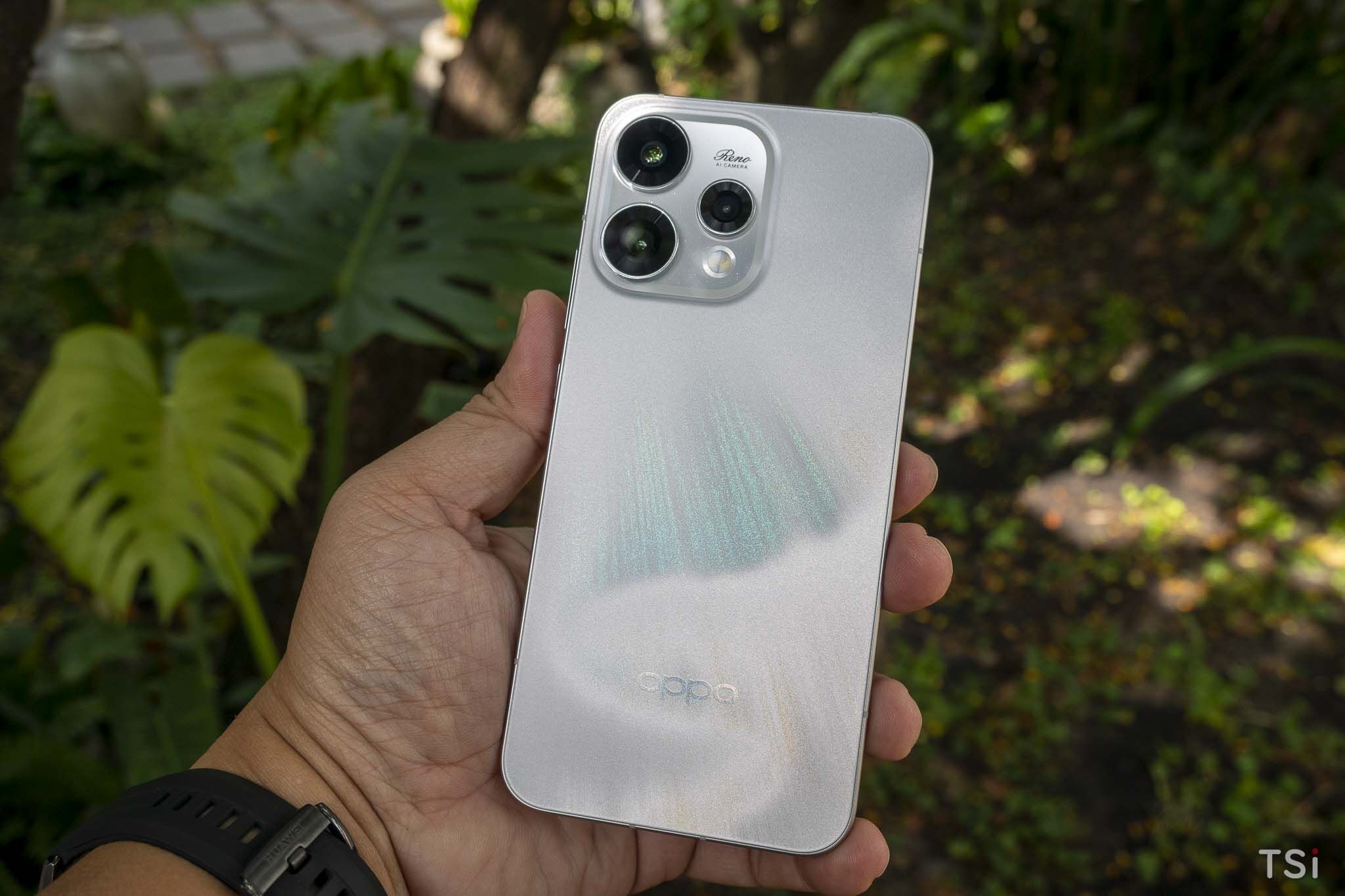 OPPO Reno15 5G: Camera chụp đẹp, AI đa năng, pin tốt OPPO Reno15 5G: Camera chụp đẹp, AI đa năng, pin tốt