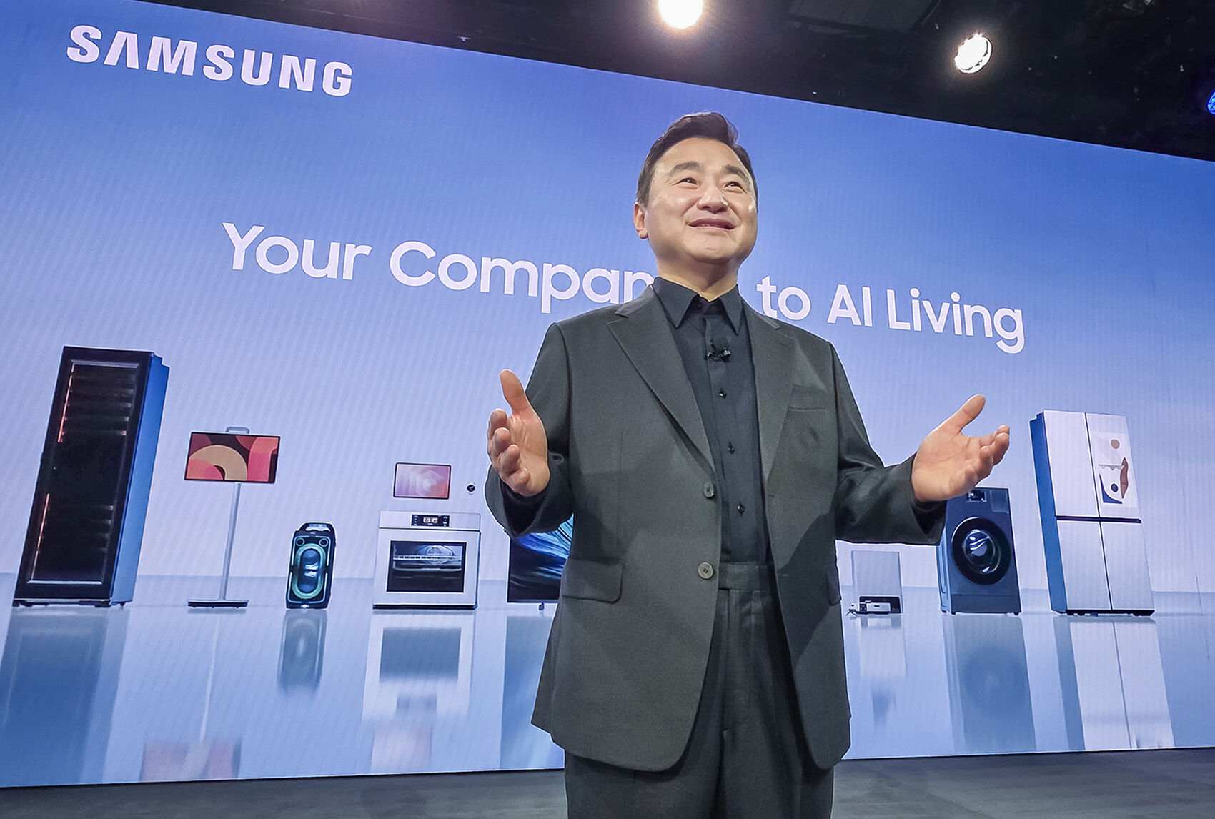 Samsung công bố tầm nhìn “Your Companion to AI Living” trong khuôn khổ CES 2026 Samsung công bố tầm nhìn “Your Companion to AI Living” trong khuôn khổ CES 2026