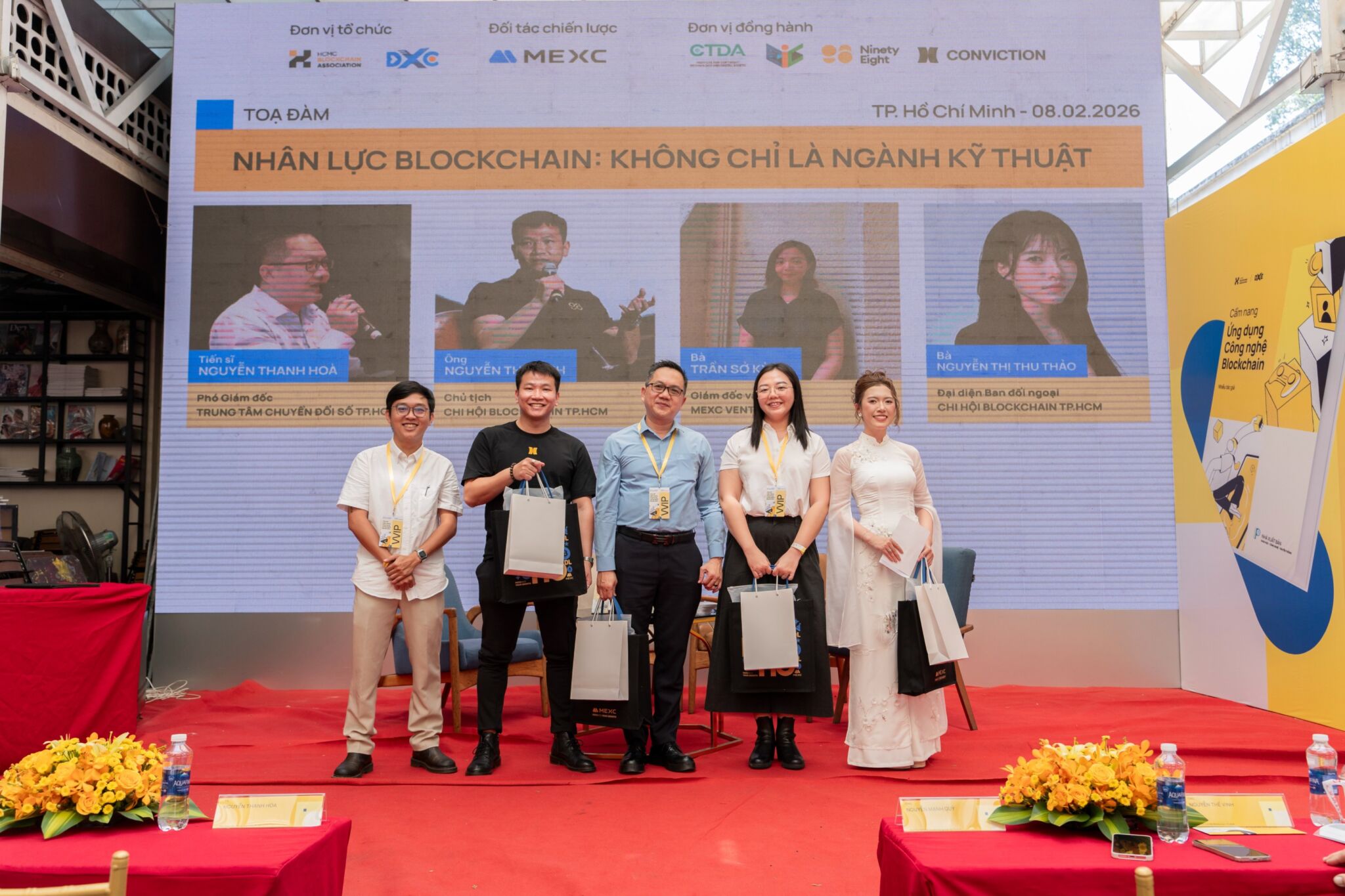 Ra mắt sách Cẩm nang ứng dụng Công nghệ Blockchain