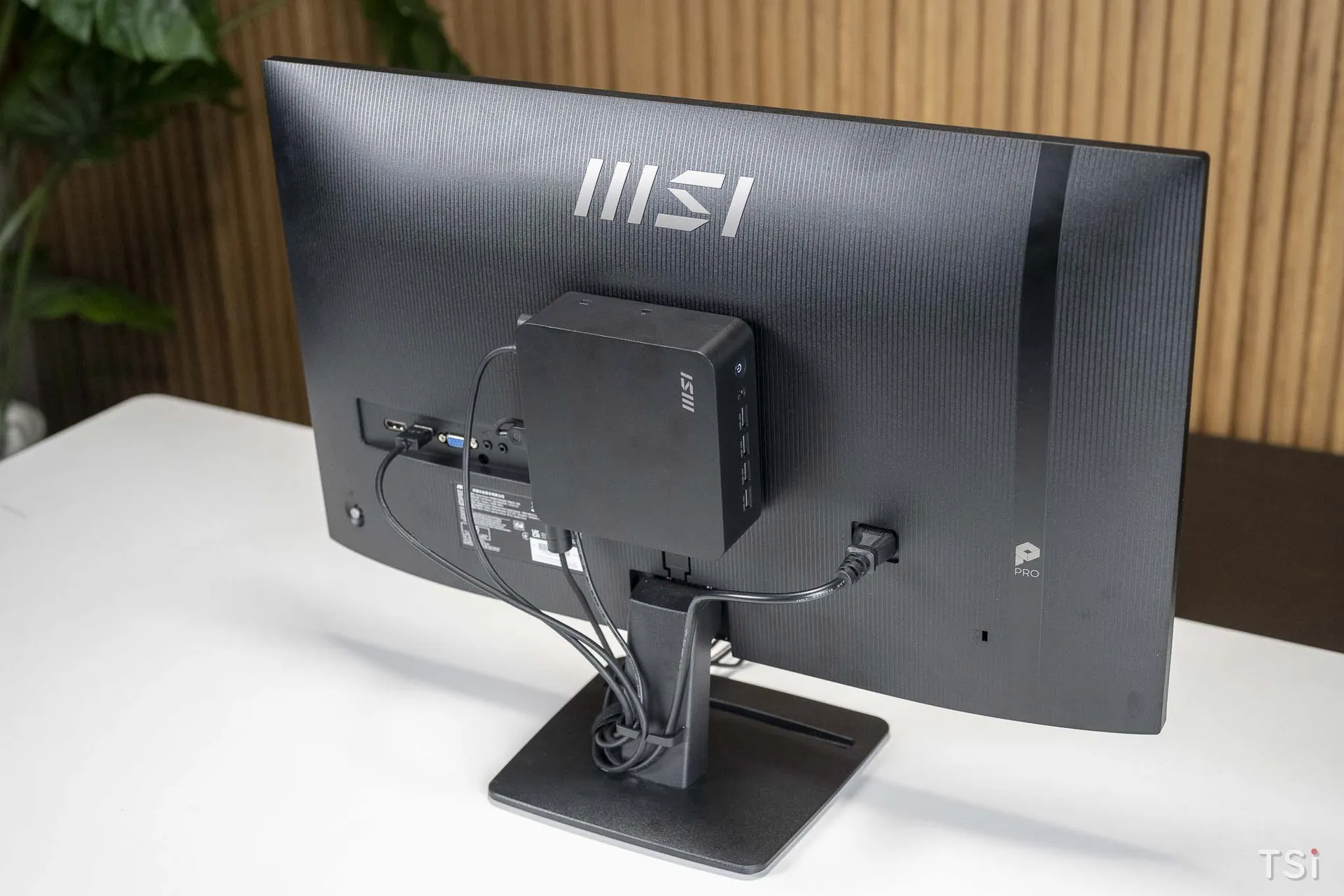 Trên tay máy tính MSI Cubi Z AI 8M và màn hình MSI Pro MP275E2