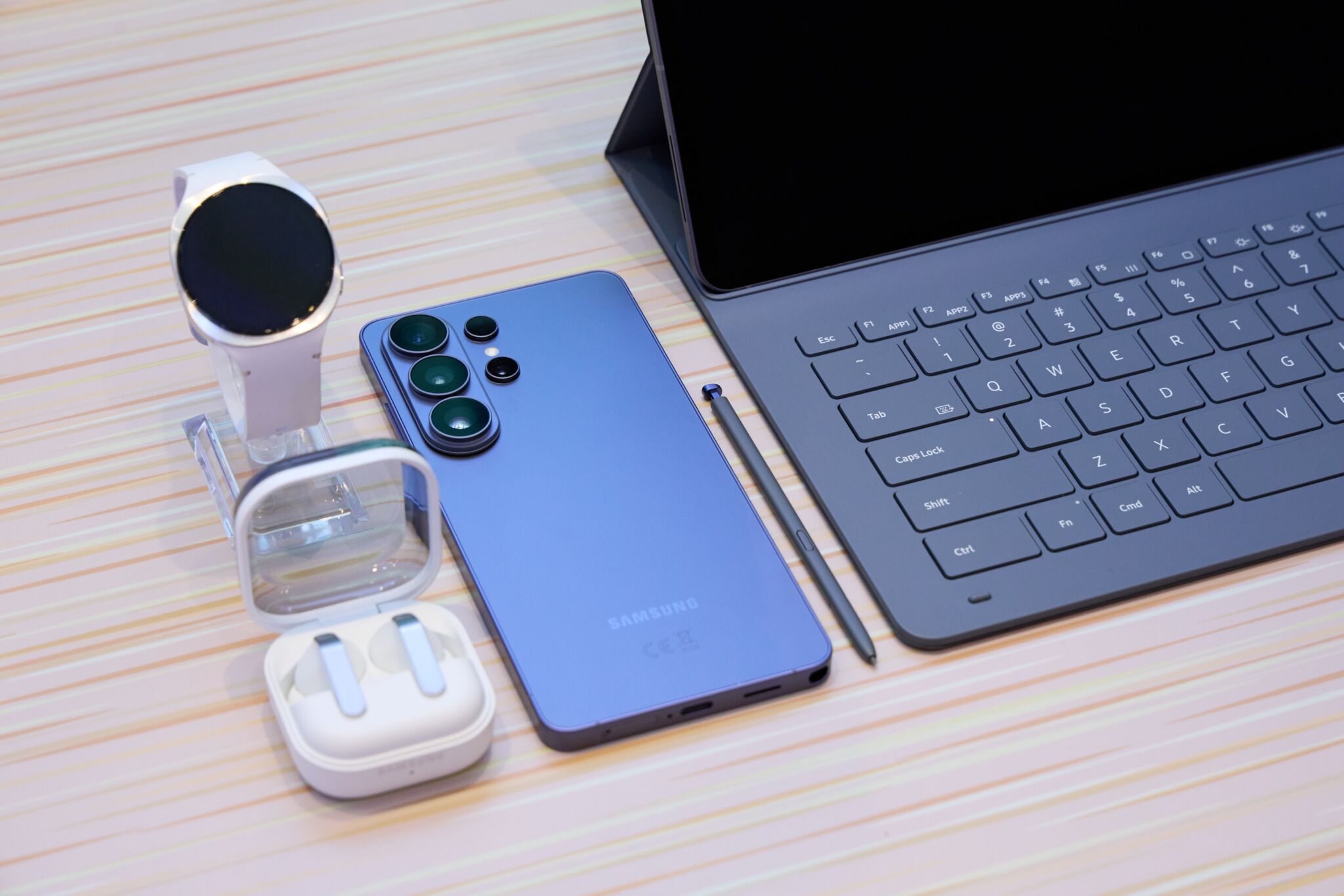 Samsung chính thức giới thiệu Galaxy S26 series: Định chuẩn trải nghiệm AI Phone tích hợp Samsung chính thức giới thiệu Galaxy S26 series: Định chuẩn trải nghiệm AI Phone tích hợp