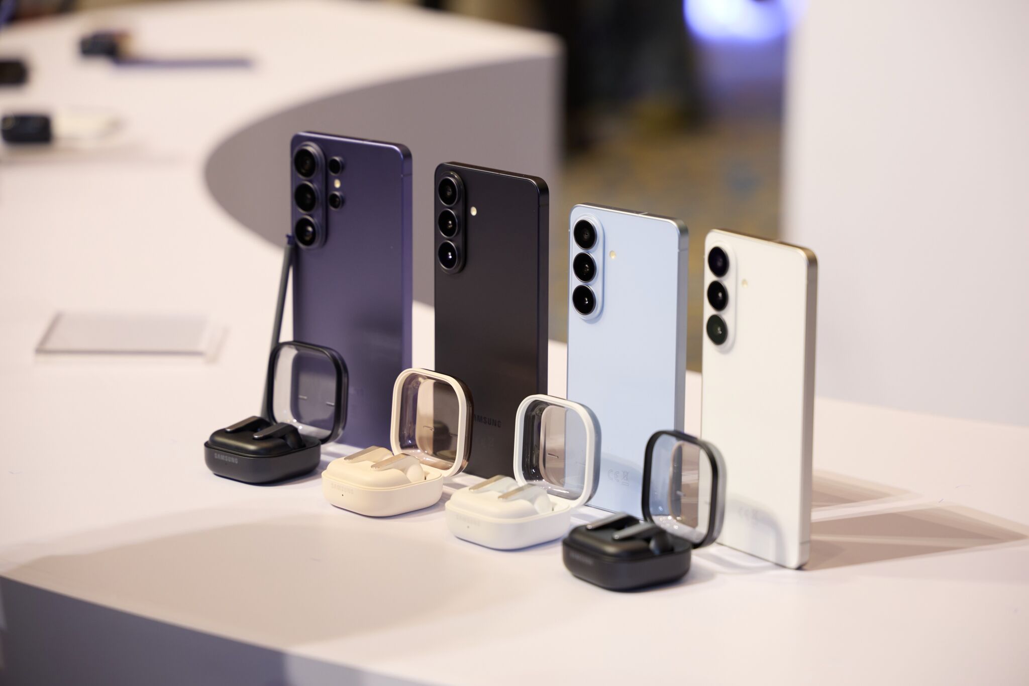 Samsung chính thức giới thiệu Galaxy S26 series: Định chuẩn trải nghiệm AI Phone tích hợp Samsung chính thức giới thiệu Galaxy S26 series: Định chuẩn trải nghiệm AI Phone tích hợp