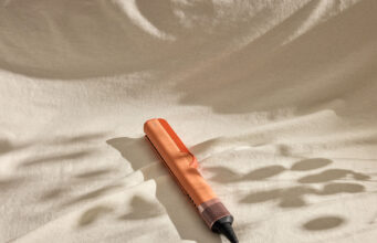 Dyson ra mắt phiên bản màu Ceramic Apricot và Topaz mới dành cho mùa hè