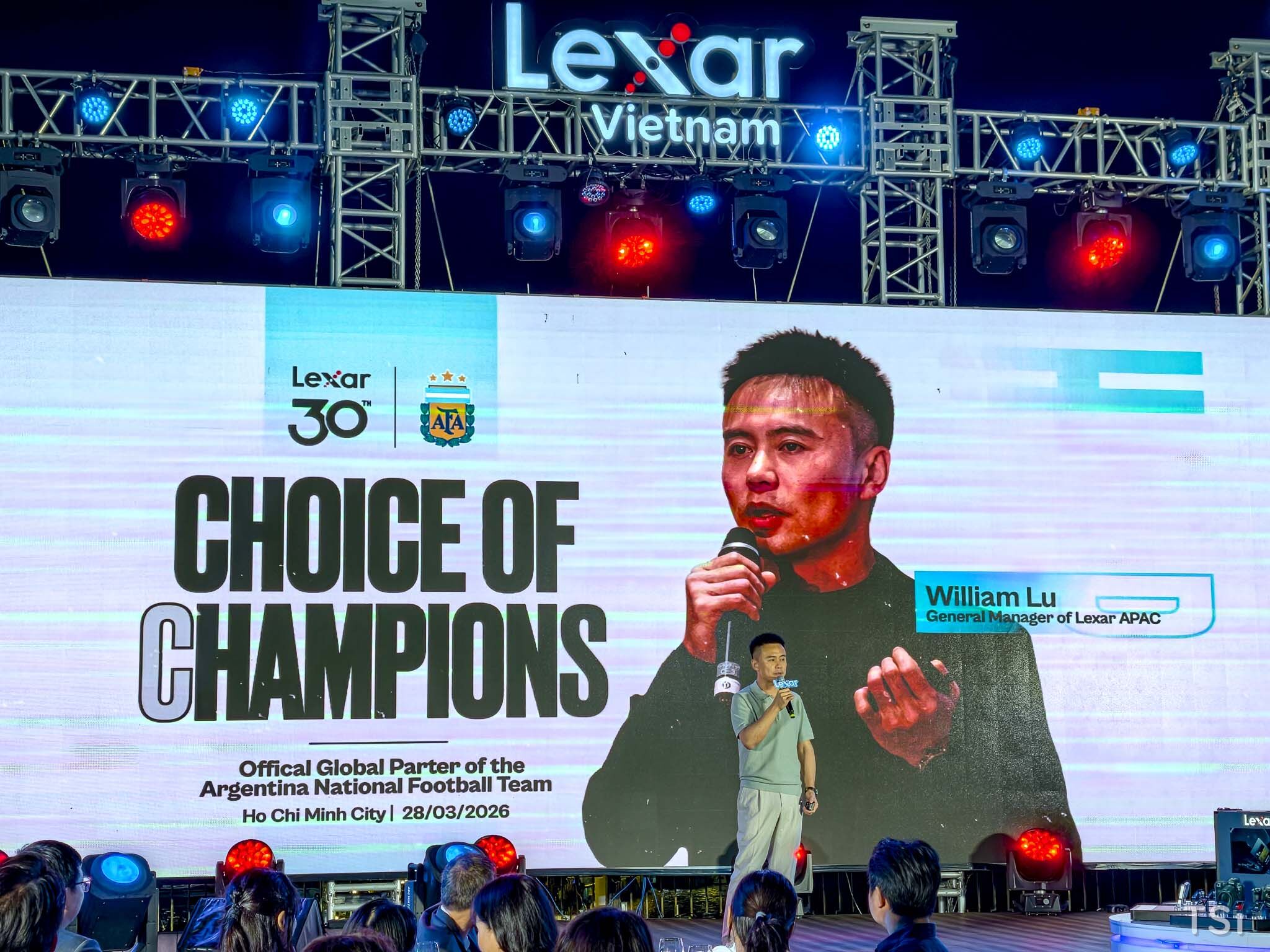 Lexar kỷ niệm 30 năm, công bố quan hệ đối tác toàn cầu với đội tuyển Argentina Lexar kỷ niệm 30 năm, công bố quan hệ đối tác toàn cầu với đội tuyển Argentina