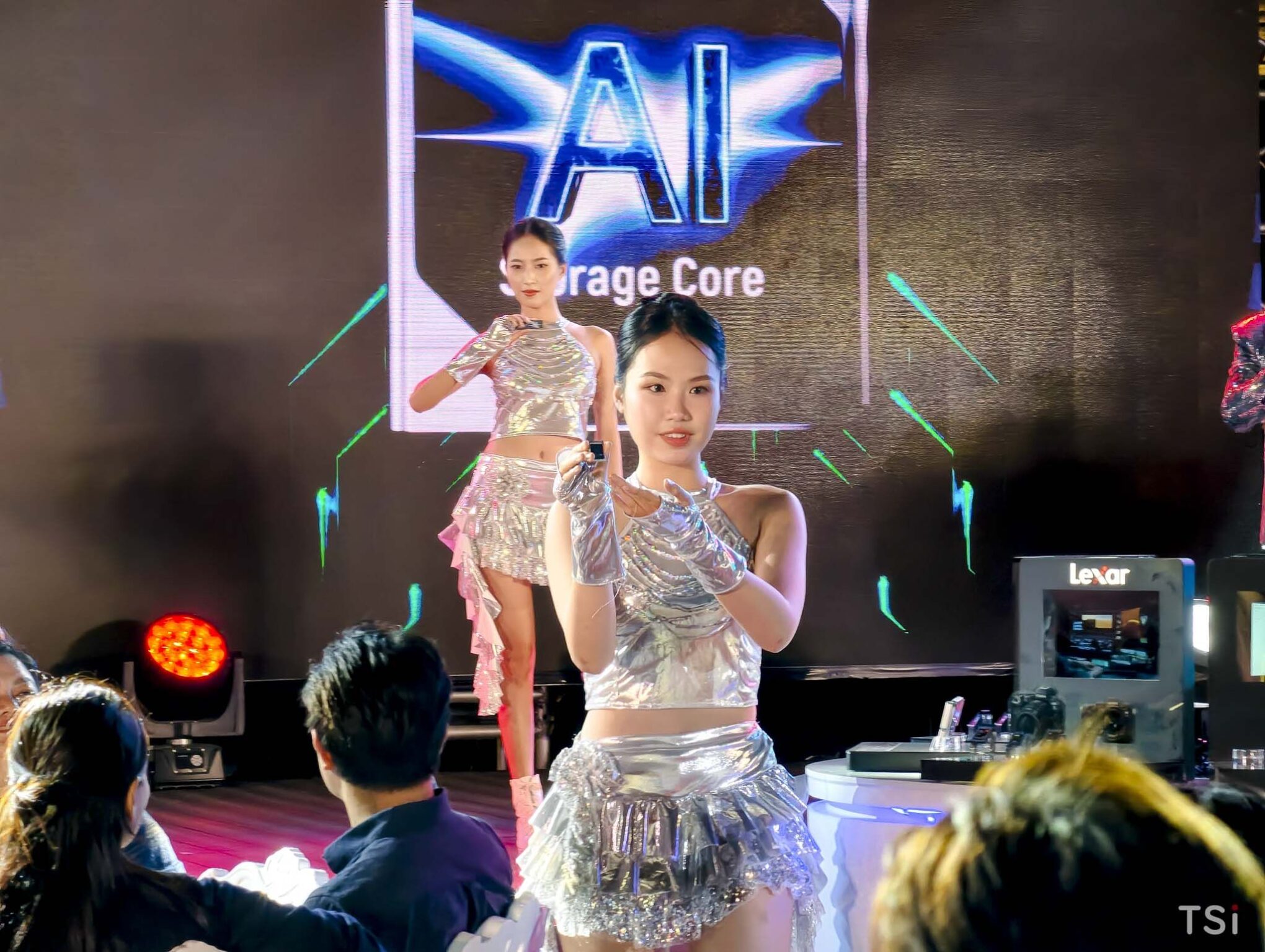 Lexar kỷ niệm 30 năm, công bố quan hệ đối tác toàn cầu với đội tuyển Argentina Lexar kỷ niệm 30 năm, công bố quan hệ đối tác toàn cầu với đội tuyển Argentina