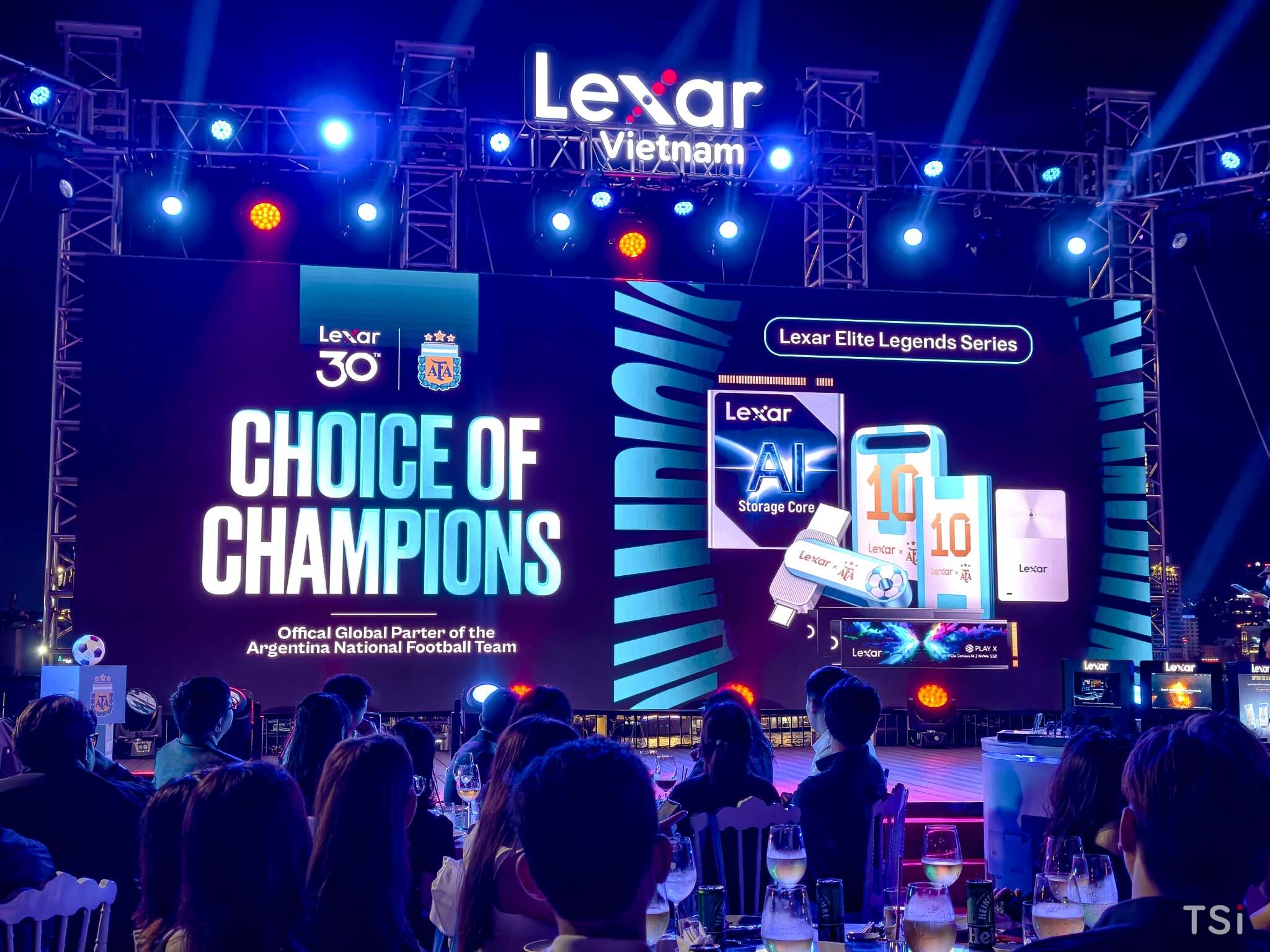 Lexar kỷ niệm 30 năm, công bố quan hệ đối tác toàn cầu với đội tuyển Argentina Lexar kỷ niệm 30 năm, công bố quan hệ đối tác toàn cầu với đội tuyển Argentina