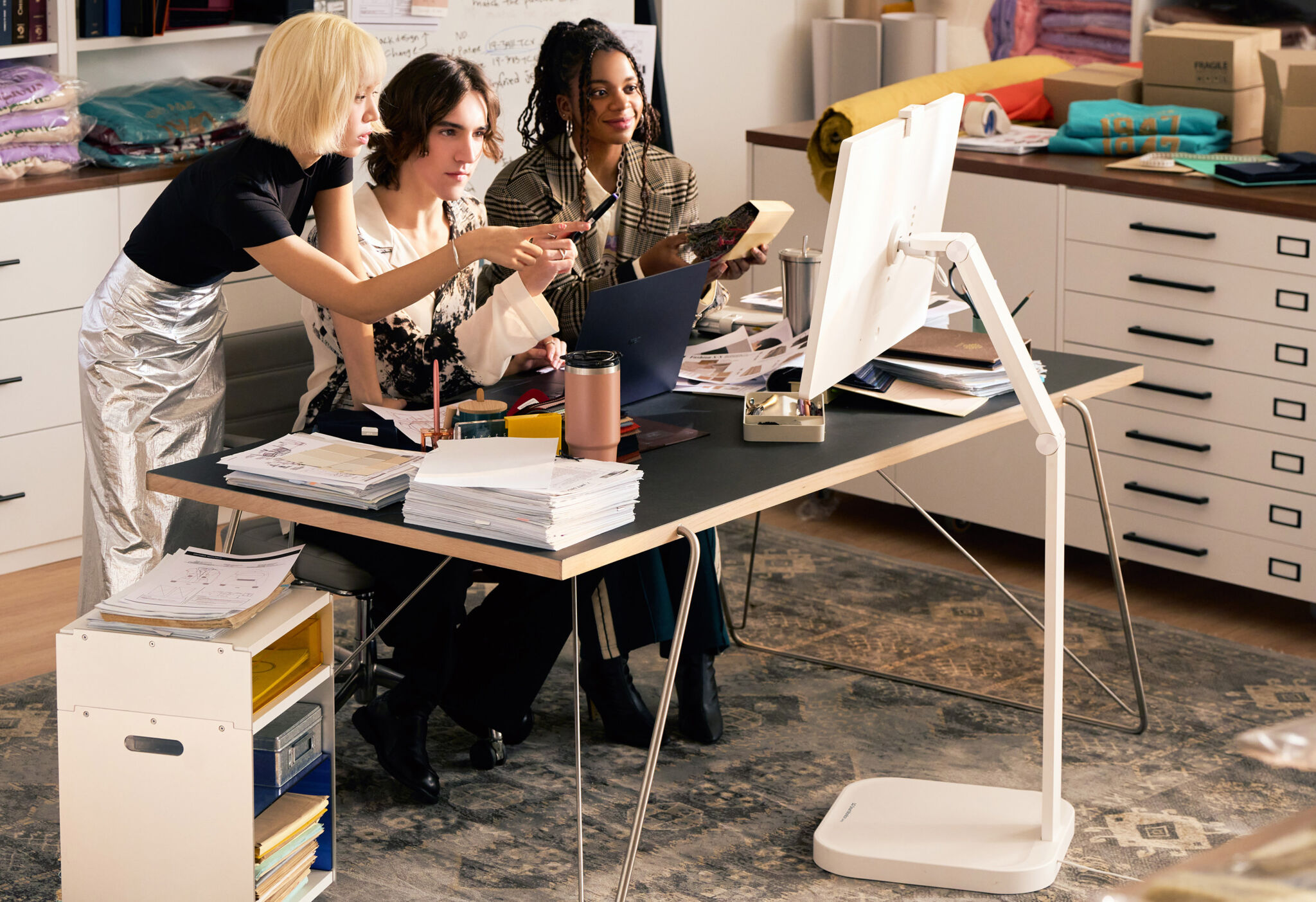 LG ra mắt màn hình Smart Monitor Swing tại Việt Nam, tích hợp chân đế di chuyển và màn hình cảm ứng