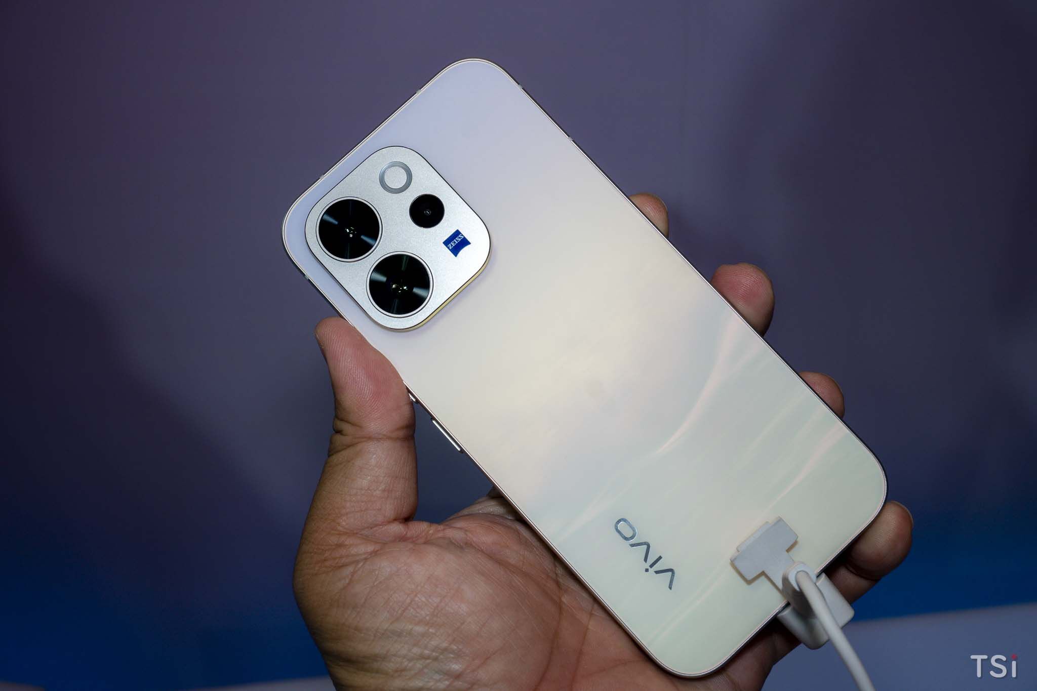 Mở bán bộ đôi vivo V70 và V70 FE, giá từ 14 triệu đồng