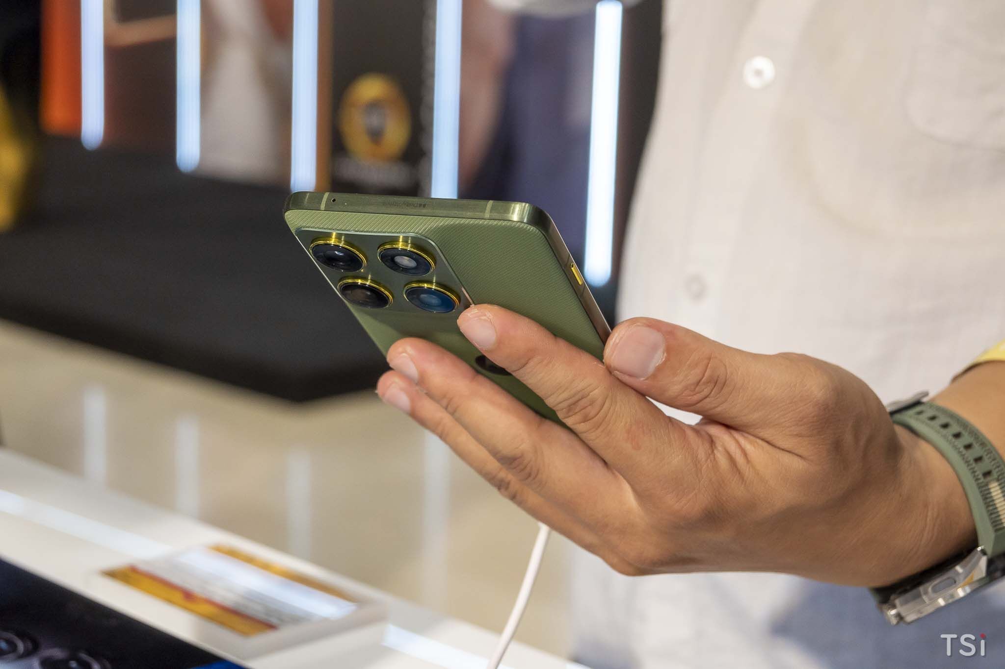 Motorola ra mắt motorola signature và motorola edge 70: Mở ra kỷ nguyên mới của tinh hoa đẳng cấp và thiết kế siêu mỏng đột phá