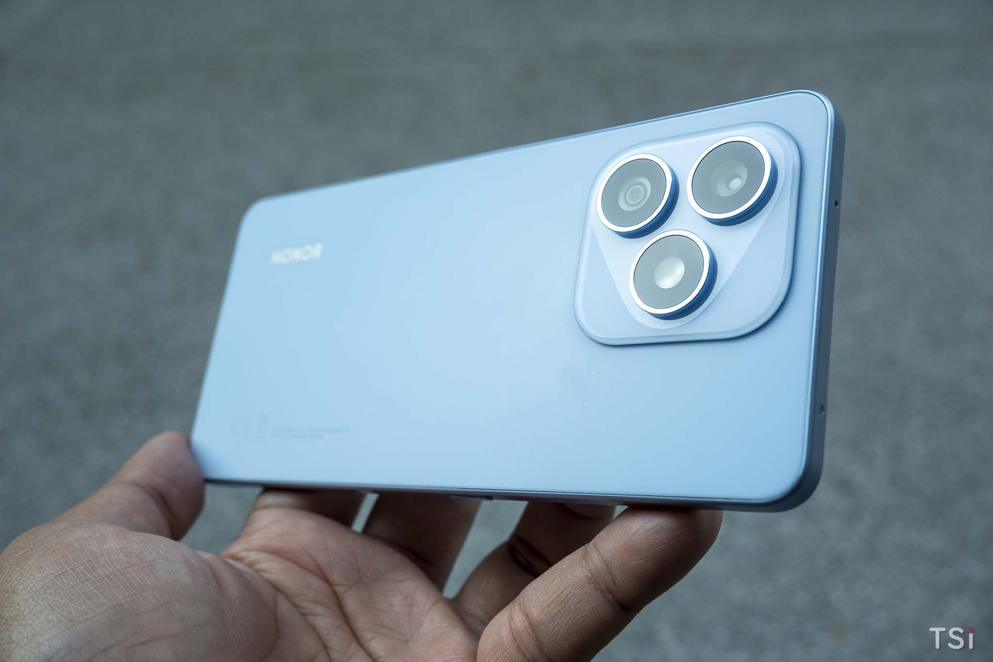 Trên tay HONOR X8d: mỏng, pin lớn, cấu hình khá