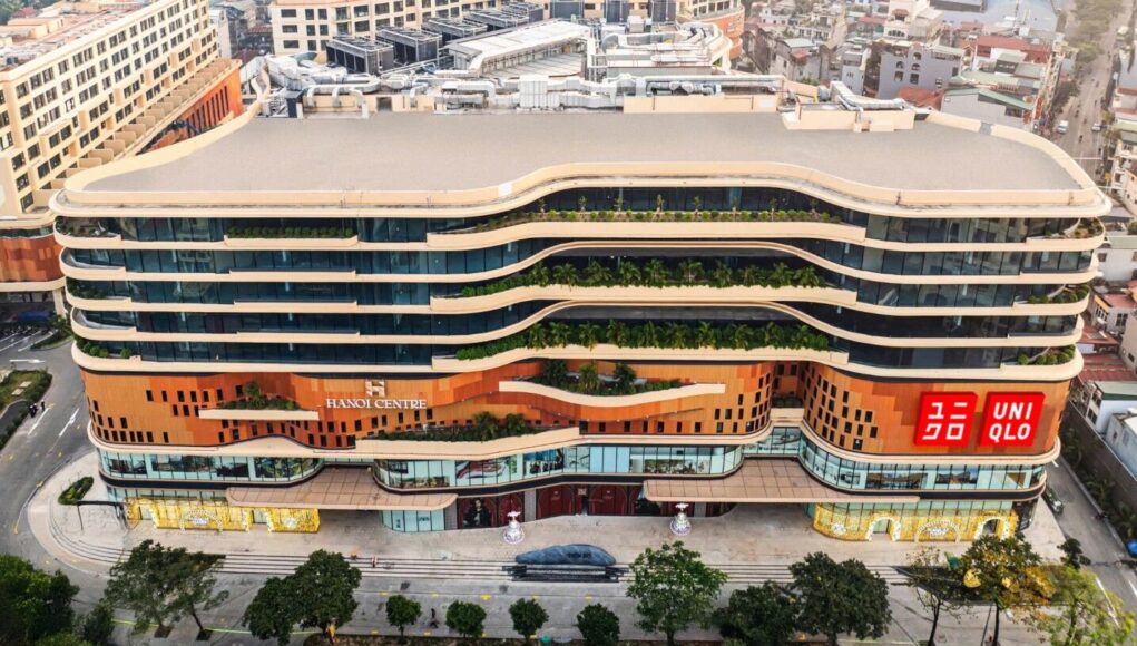 uniqlo-khai-truong-cua-hang-thu-31-4