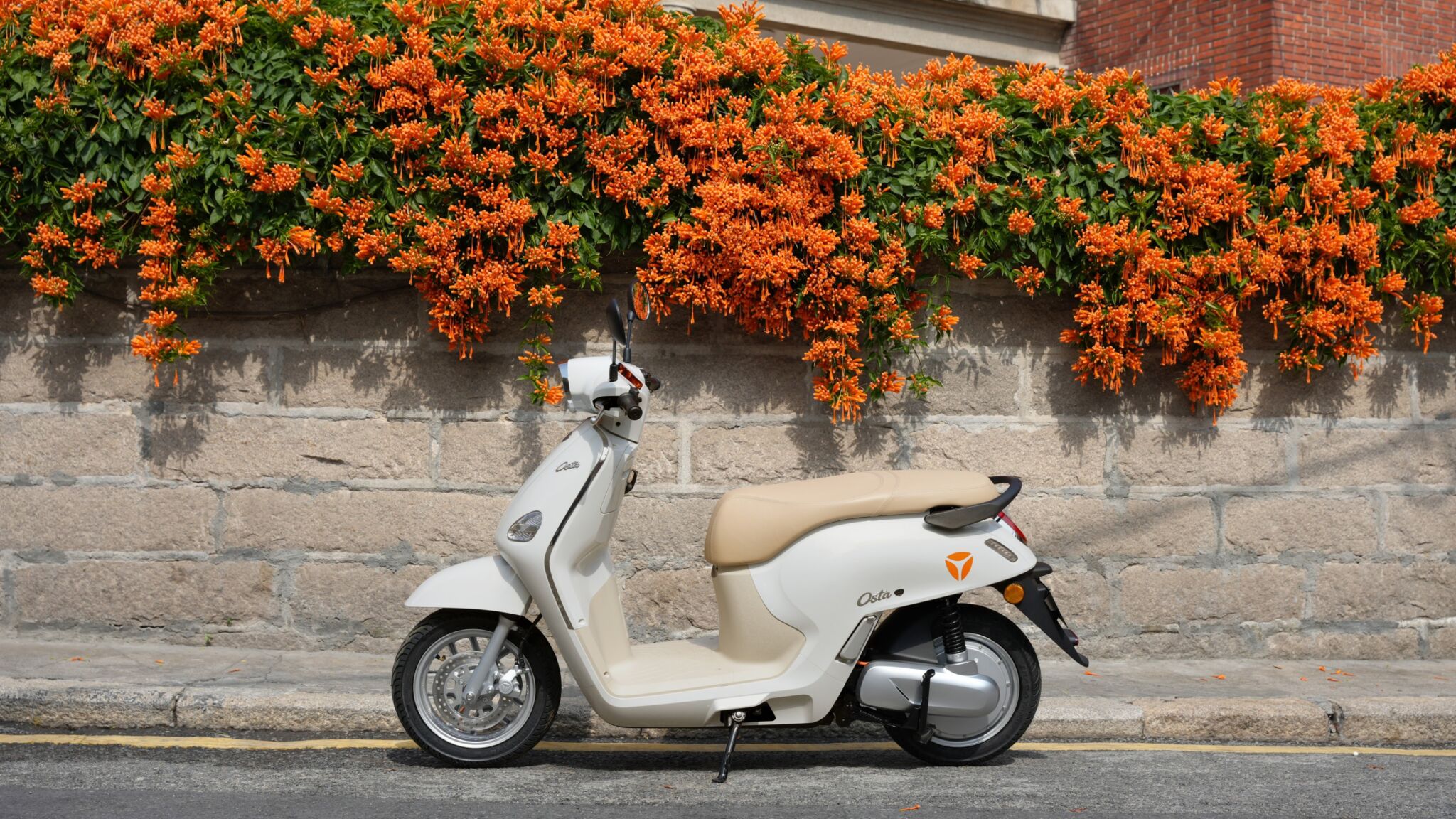 YADEA chính thức ra mắt YADEA Osta: Xe máy điện cao cấp phong cách Neo-Retro, định hình chuẩn mực di chuyển thông minh mới