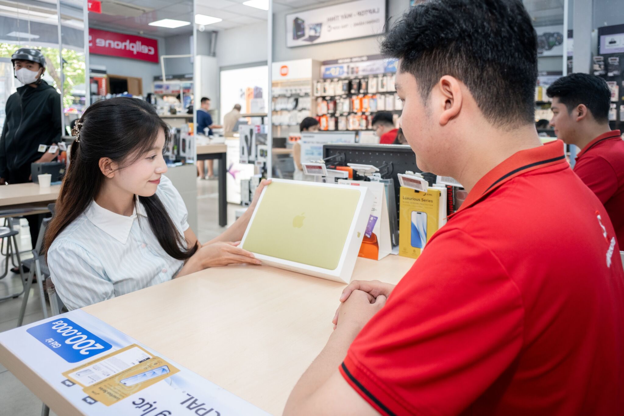 CellphoneS mở bán MacBook Neo, giá từ 16 triệu, học sinh - sinh viên trả góp dễ dàng.