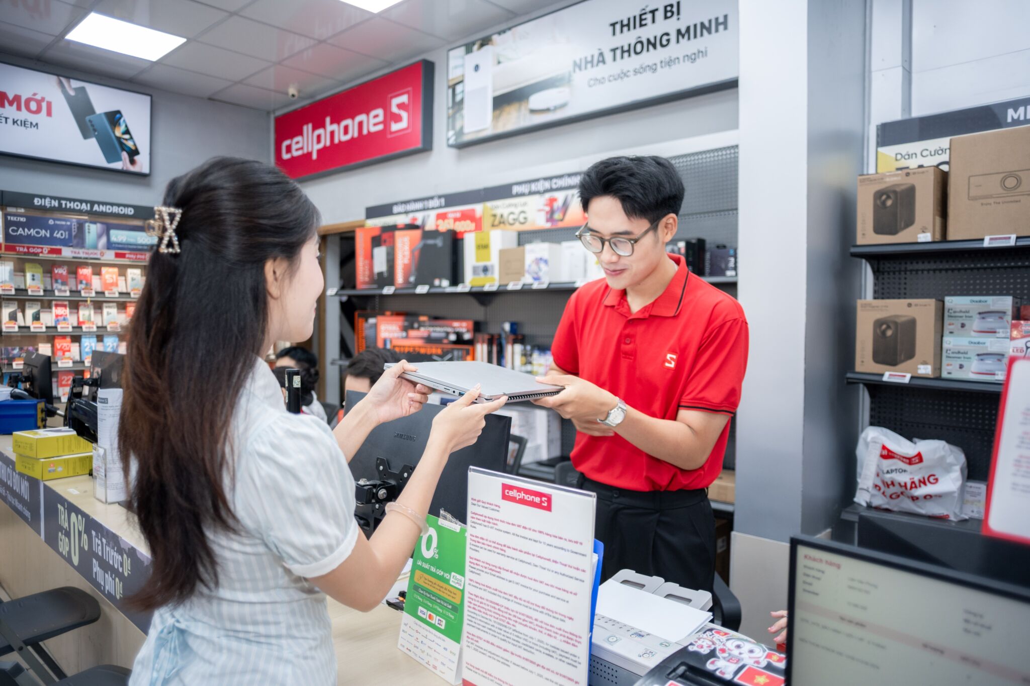 CellphoneS mở bán MacBook Neo, giá từ 16 triệu, học sinh - sinh viên trả góp dễ dàng.