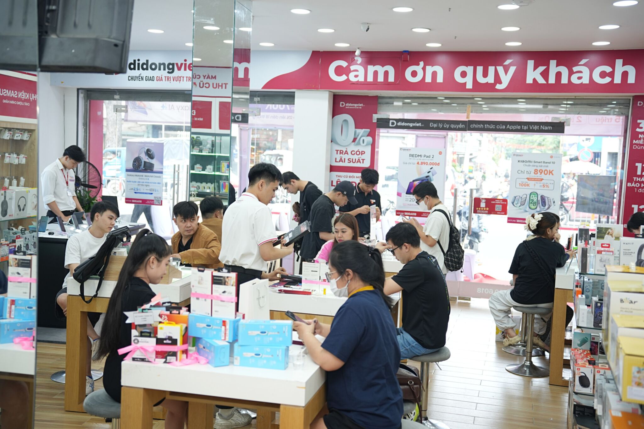 Đặc quyền dành riêng học sinh - sinh viên đặt trước MacBook Neo tại Di Động Việt