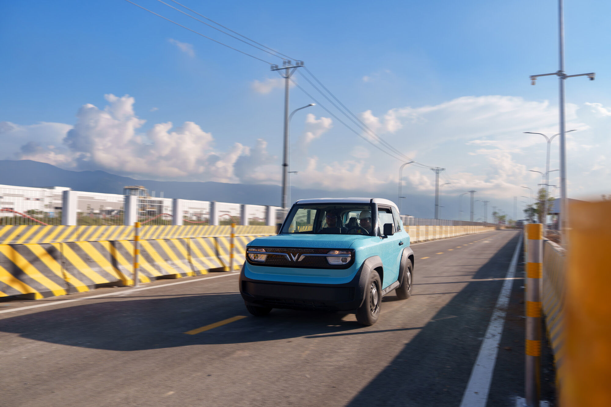 Doanh số ô tô điện VinFast tăng trưởng bùng nổ trong tháng 3