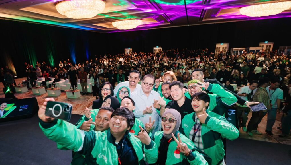 grab-ra-mat-13-trai-nghiem-ung-dung-ai