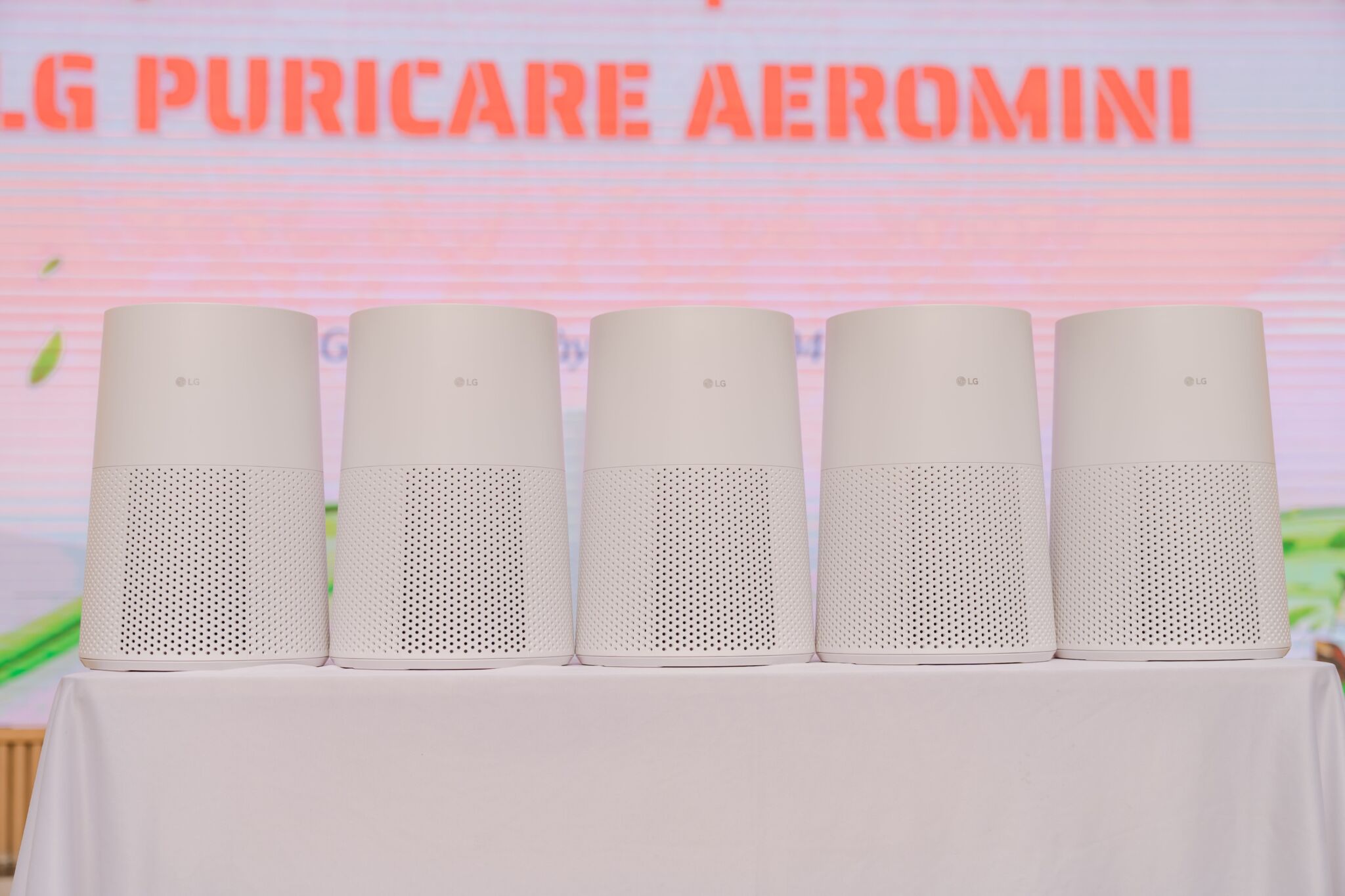 LG trao tặng 70 máy lọc không khí, góp phần nâng cao chất lượng không khí học đường tại Hà Nội LG trao tặng 70 máy lọc không khí, góp phần nâng cao chất lượng không khí học đường tại hà nội