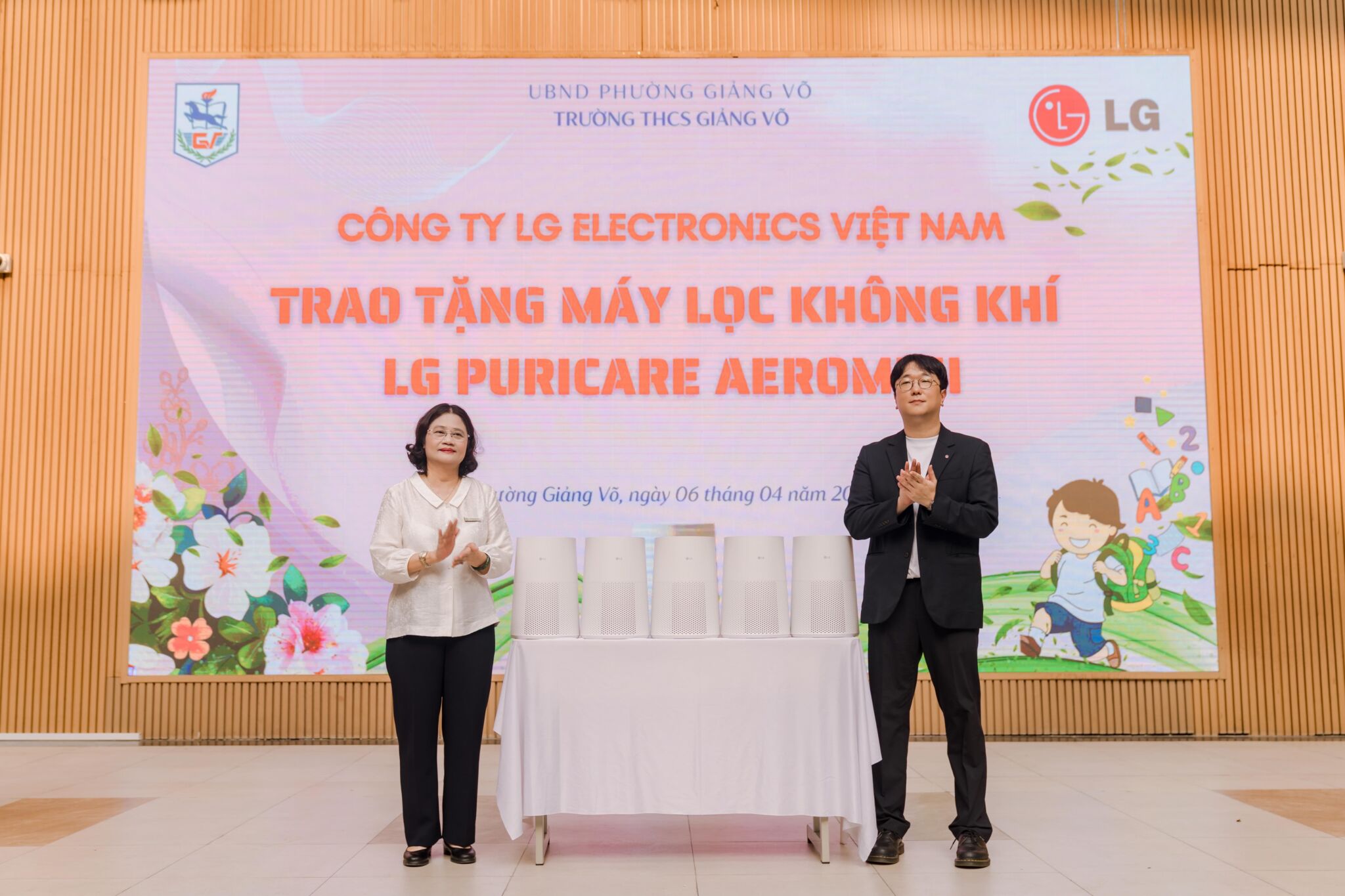 LG trao tặng 70 máy lọc không khí, góp phần nâng cao chất lượng không khí học đường tại Hà Nội LG trao tặng 70 máy lọc không khí, góp phần nâng cao chất lượng không khí học đường tại hà nội