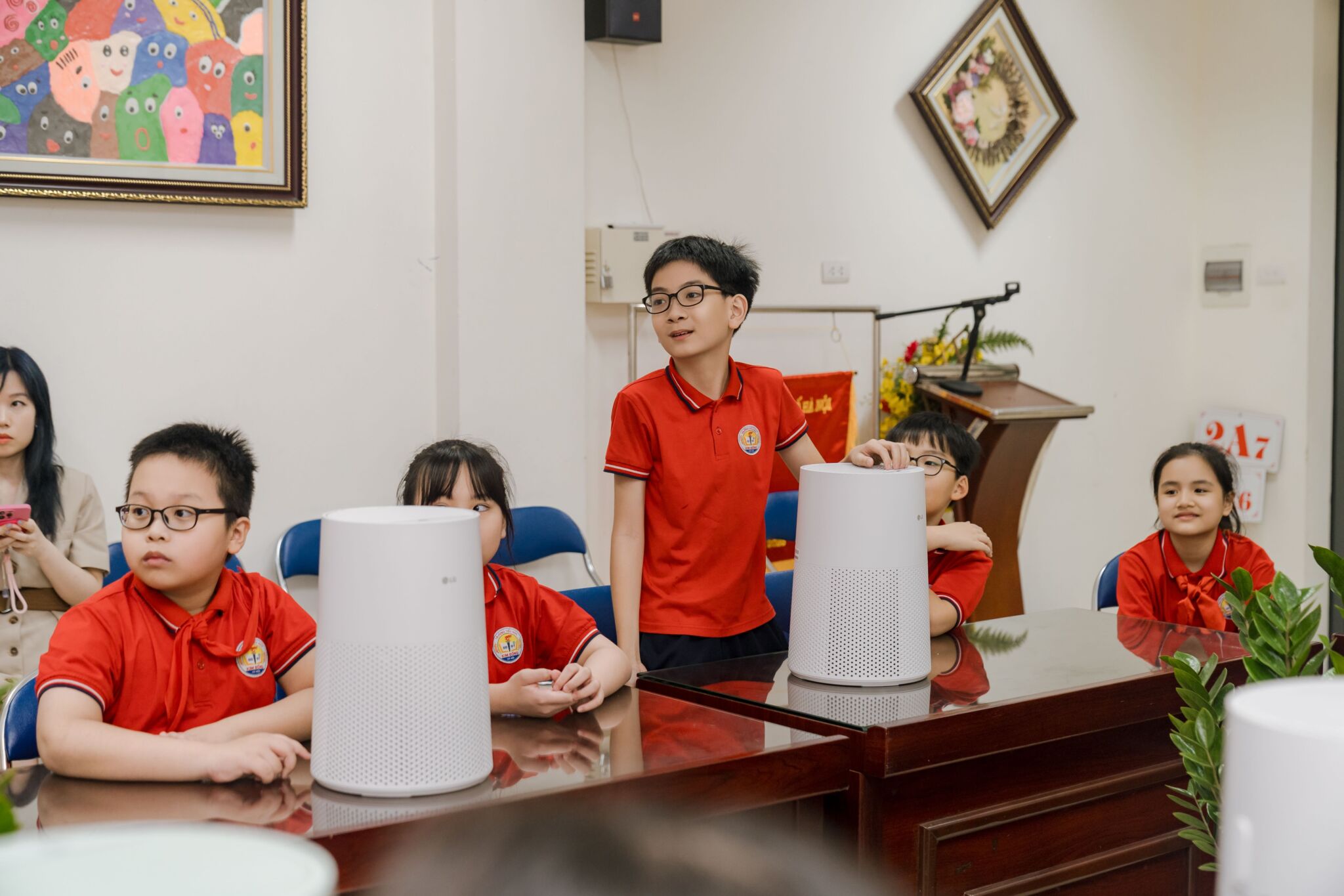 LG trao tặng 70 máy lọc không khí, góp phần nâng cao chất lượng không khí học đường tại Hà Nội LG trao tặng 70 máy lọc không khí, góp phần nâng cao chất lượng không khí học đường tại hà nội